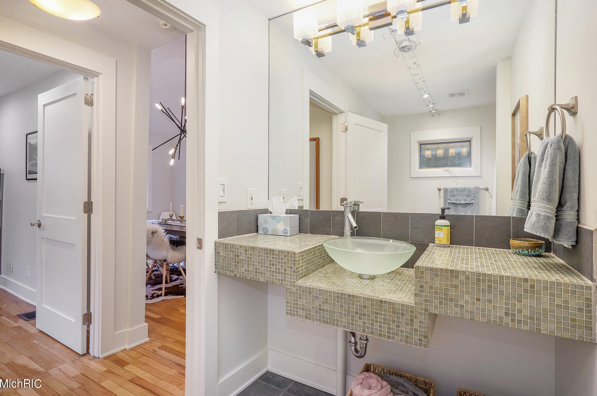 8619 Fulton St, Ada MI 49301-9044 exterior