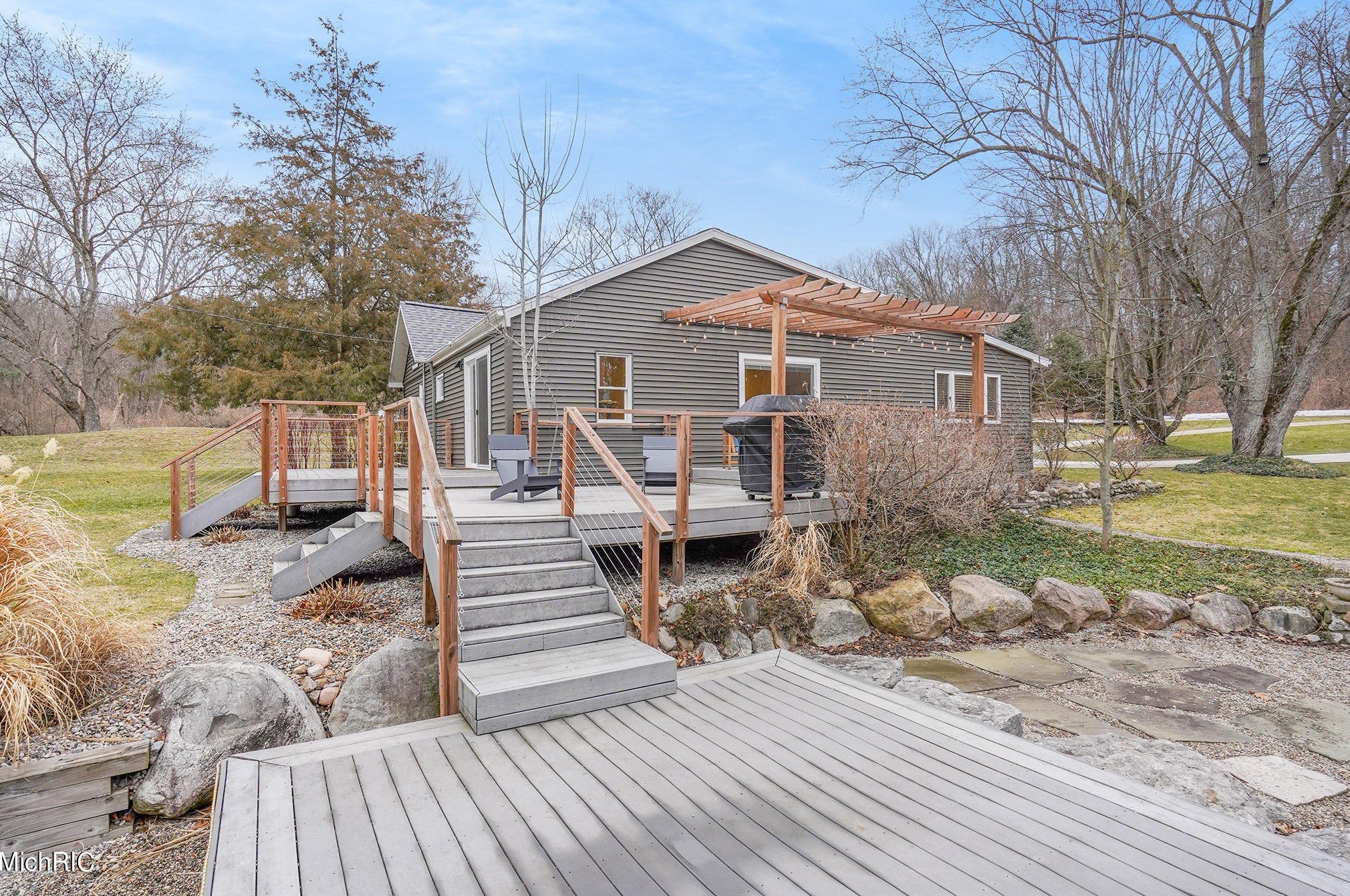 8619 Fulton St, Ada MI 49301-9044 exterior