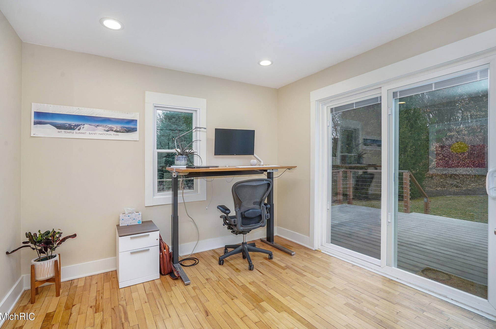 8619 Fulton St, Ada MI 49301-9044 exterior