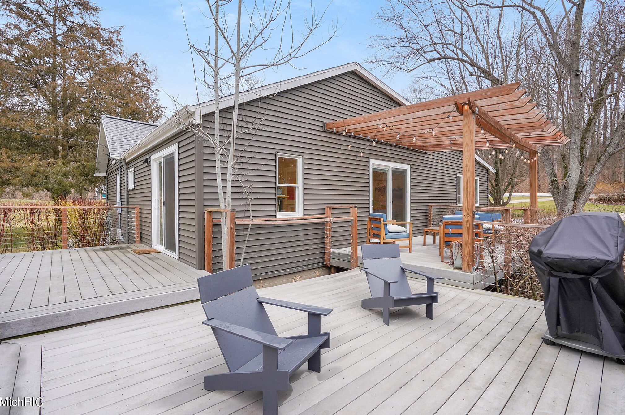 8619 Fulton St, Ada MI 49301-9044 exterior