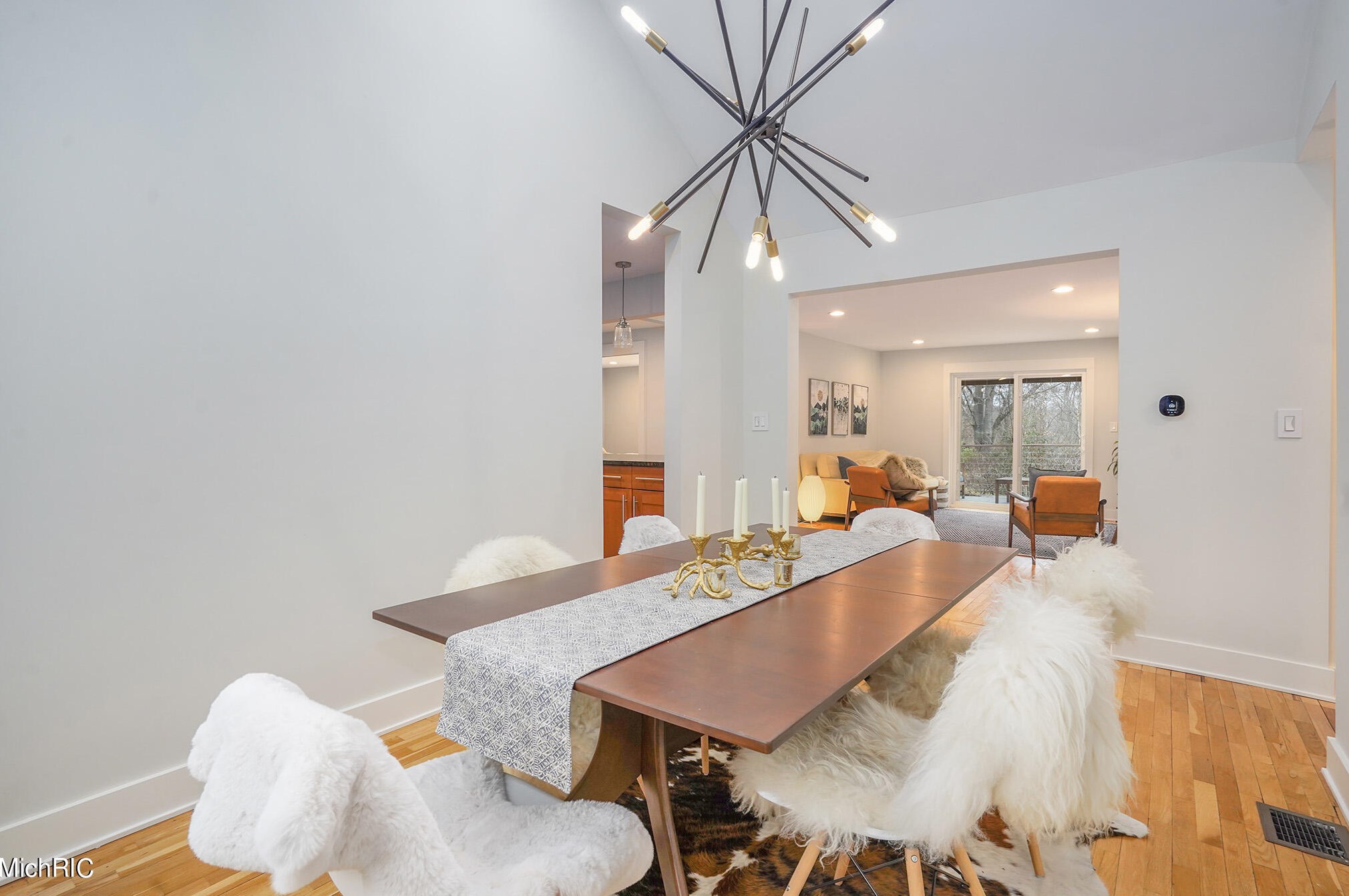 8619 Fulton St, Ada MI 49301-9044 exterior