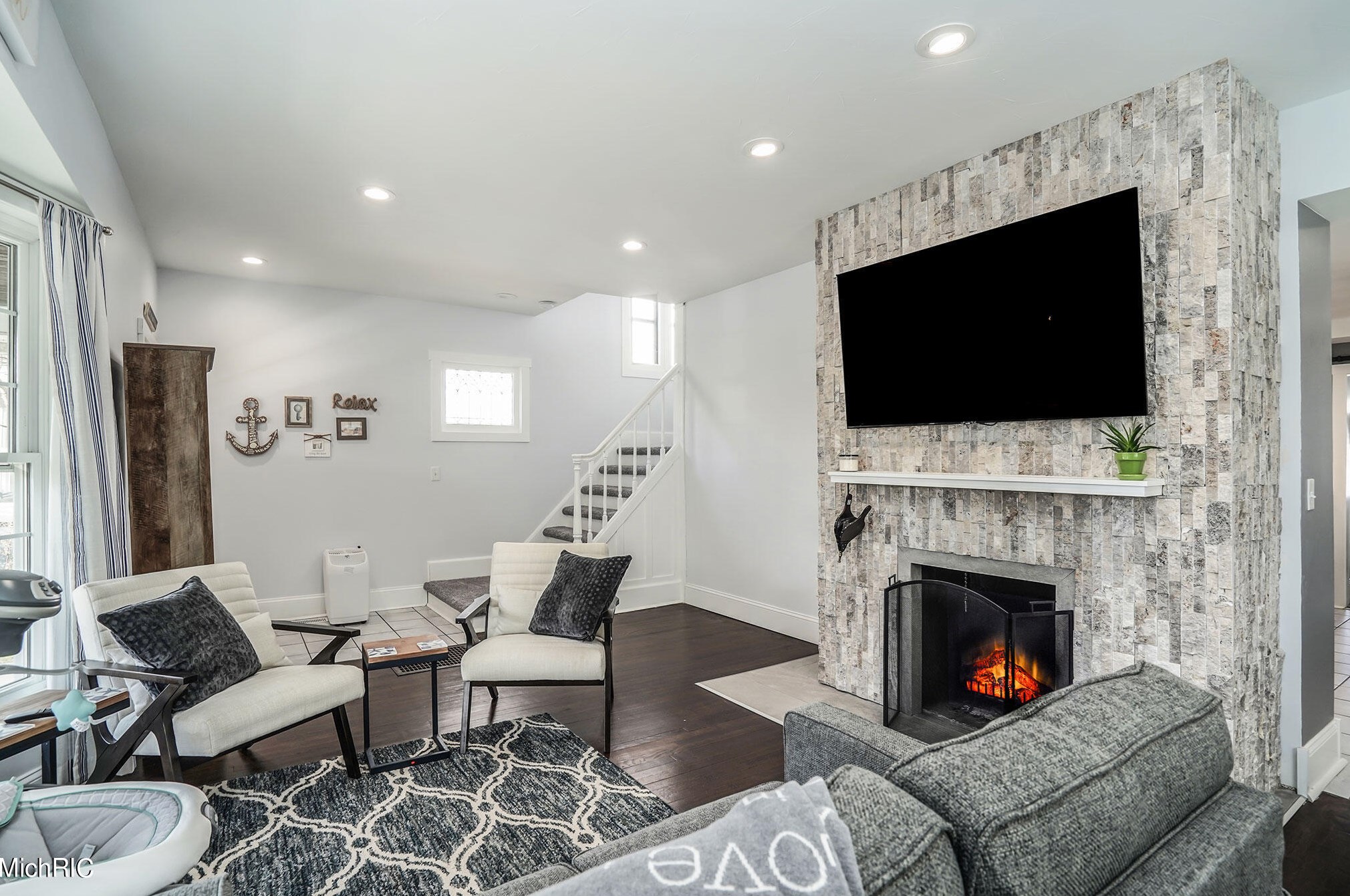 1234 Prospect Ave, Grand Rapids MI 49507-1704 exterior