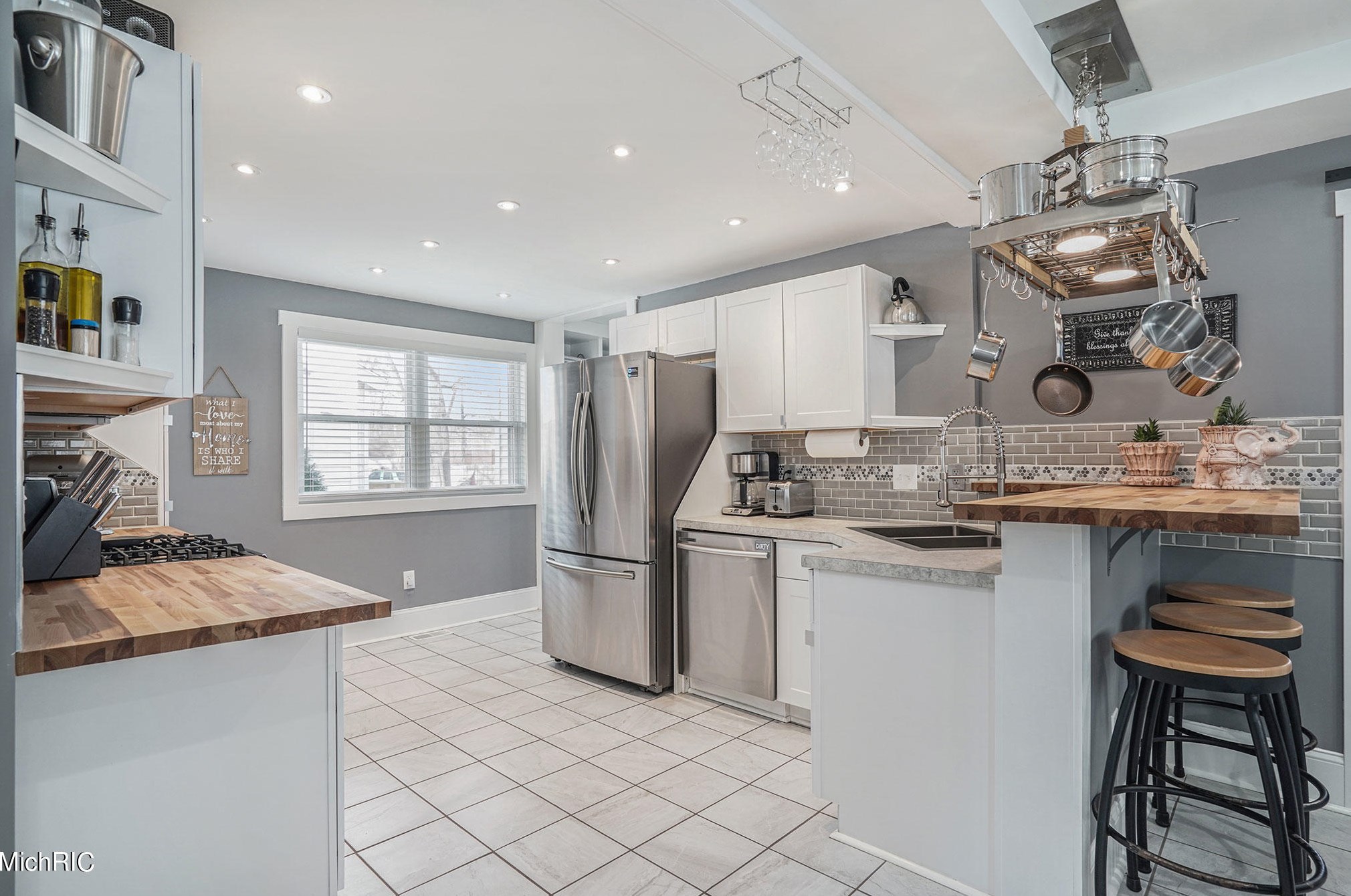 1234 Prospect Ave, Grand Rapids MI 49507-1704 exterior