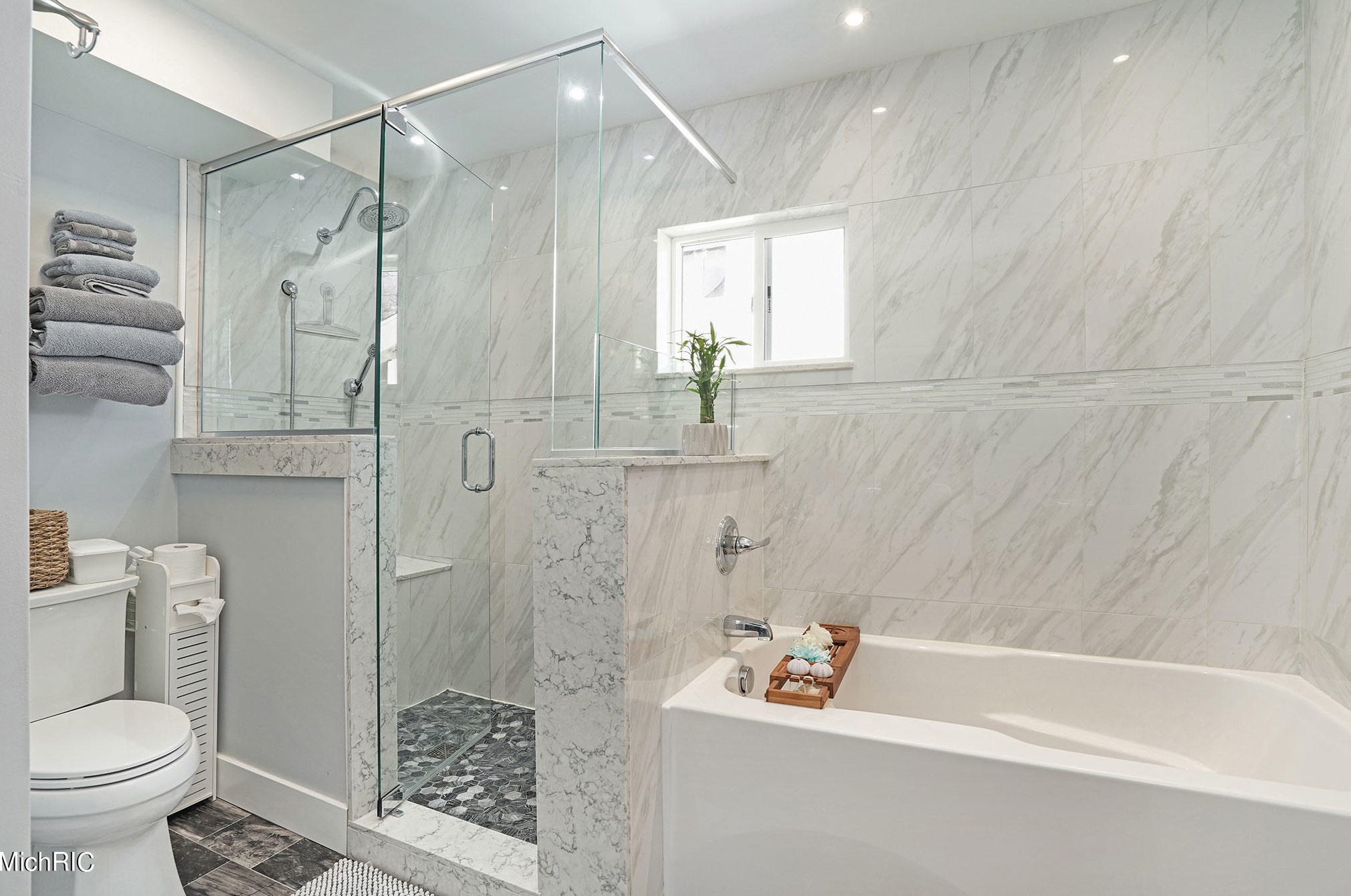 1234 Prospect Ave, Grand Rapids MI 49507-1704 exterior