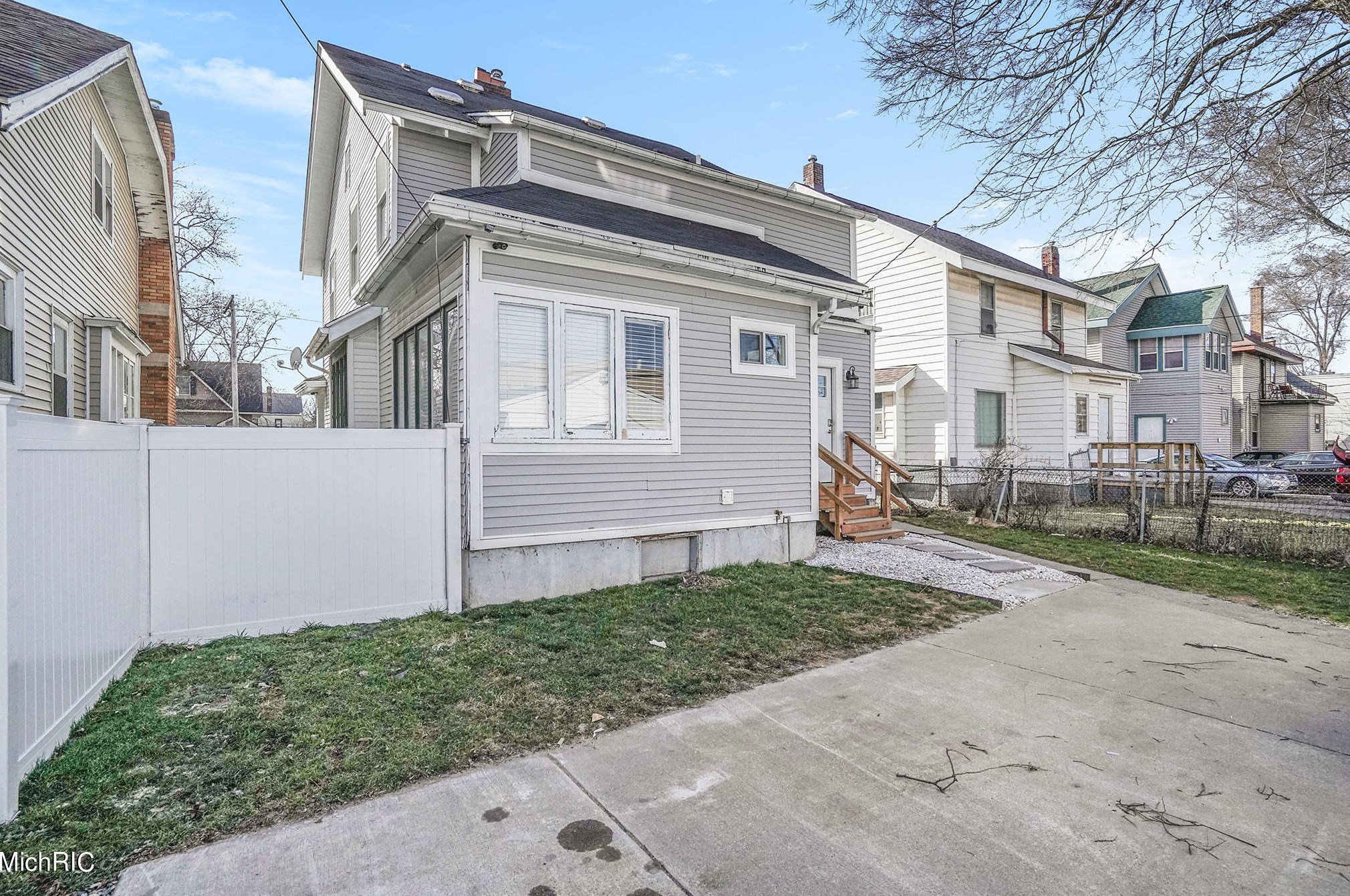 1234 Prospect Ave, Grand Rapids MI 49507-1704 exterior