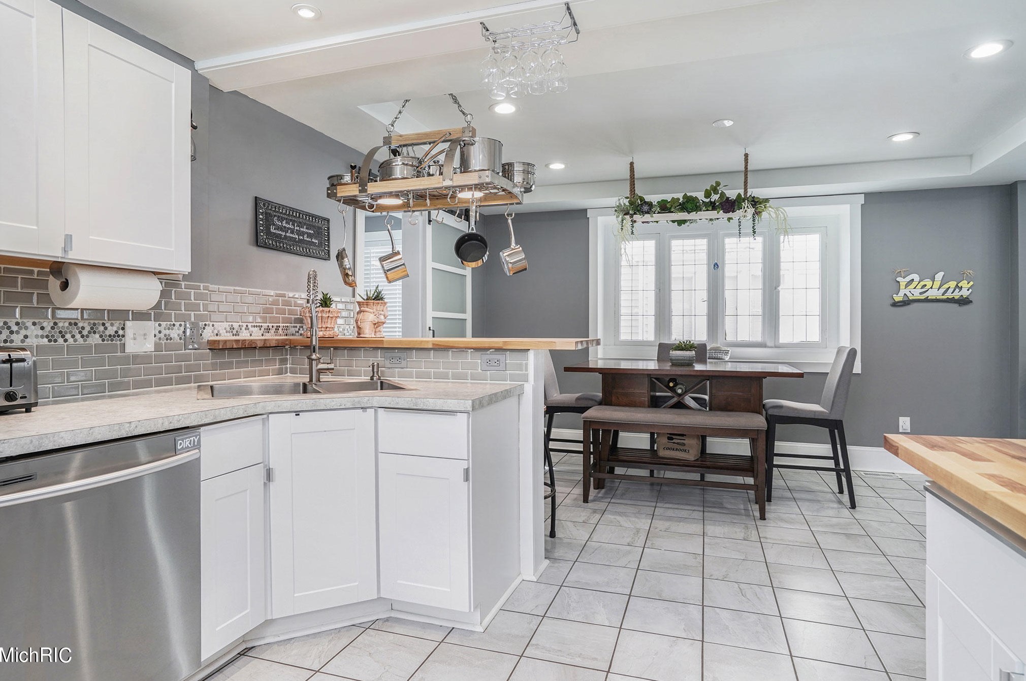 1234 Prospect Ave, Grand Rapids MI 49507-1704 exterior