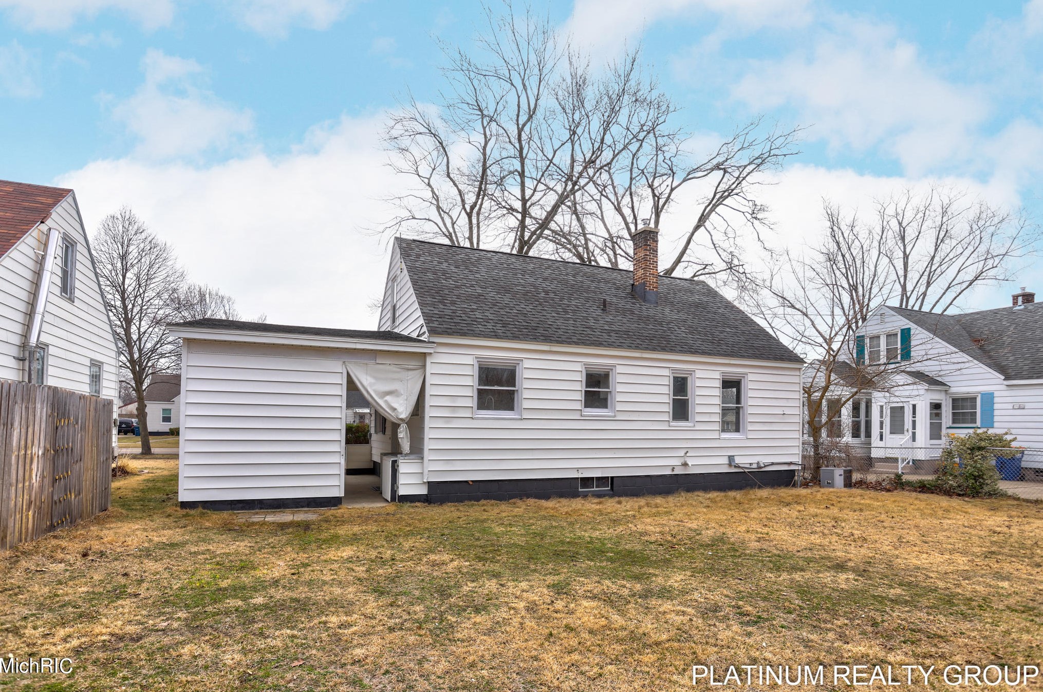 3013 Roosevelt Rd, Meskegon MI 49441-3905 exterior