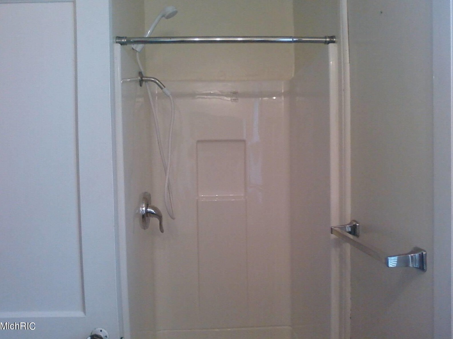 736 Cherry St, Grand Rapids MI 49503-5814 exterior