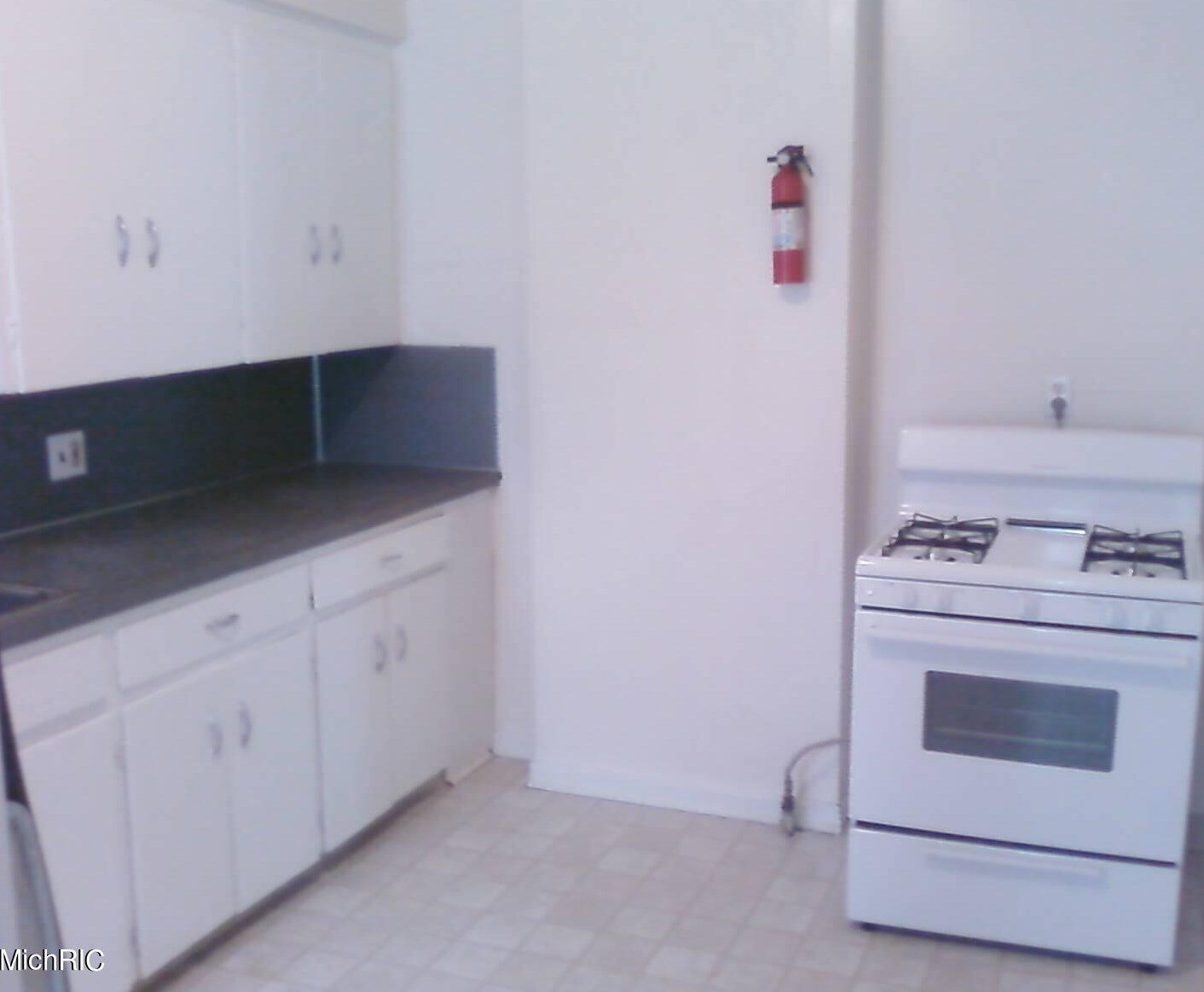 736 Cherry St, Grand Rapids MI 49503-5814 exterior