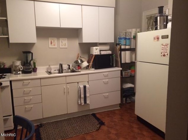 736 Cherry St, Grand Rapids MI 49503-5814 exterior