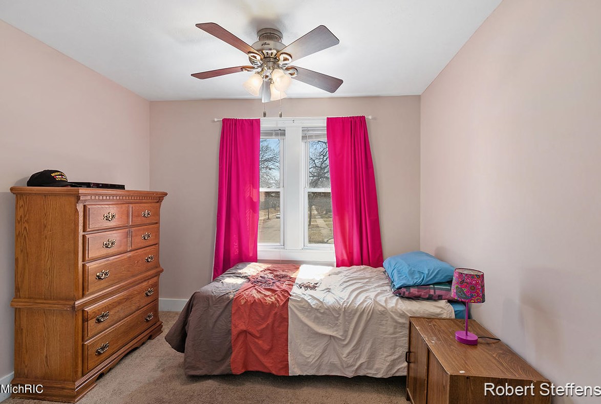 1229 Johnston St, Grand Rapids MI  49507-2802 exterior