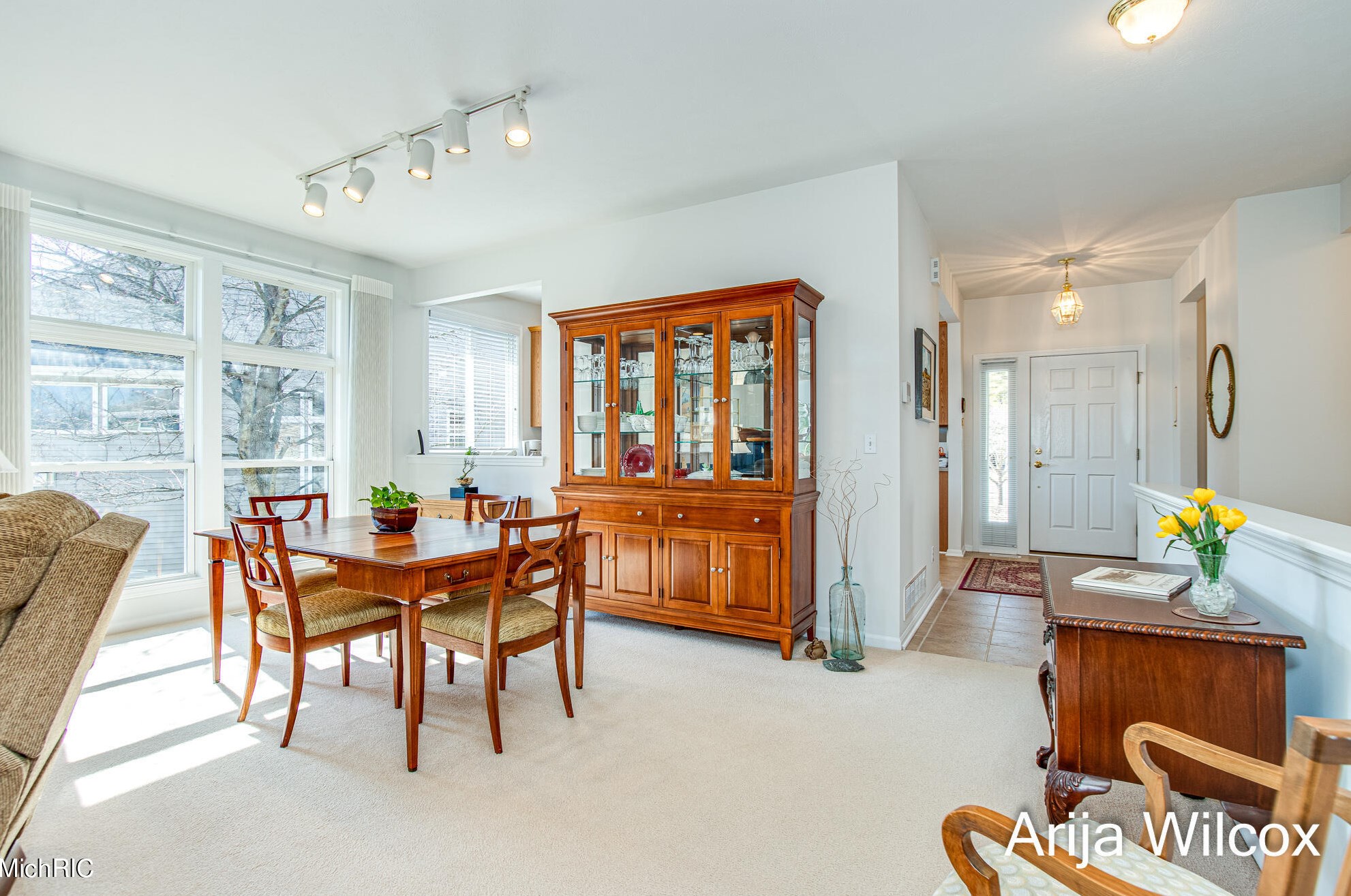 1289 Dogwood Mdw Dr, Ada MI 49301-9436 exterior