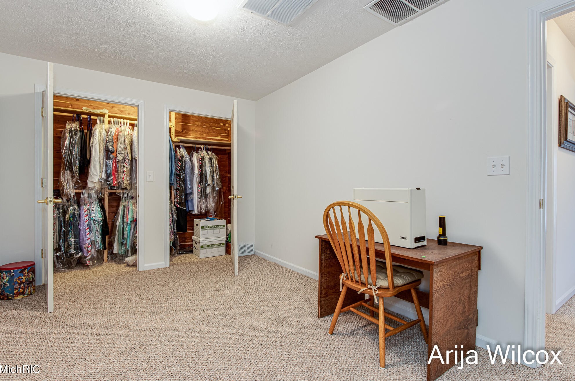 1289 Dogwood Mdw Dr, Ada MI 49301-9436 exterior