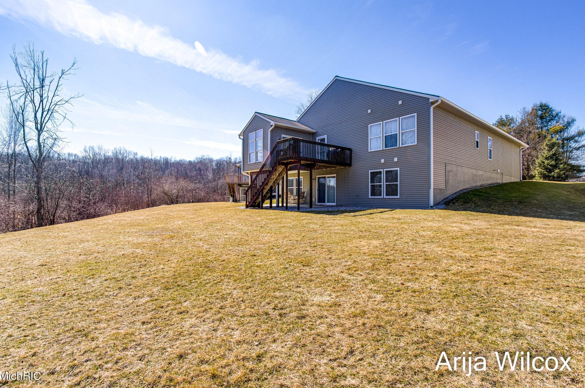 1289 Dogwood Mdw Dr, Ada MI 49301-9436 exterior