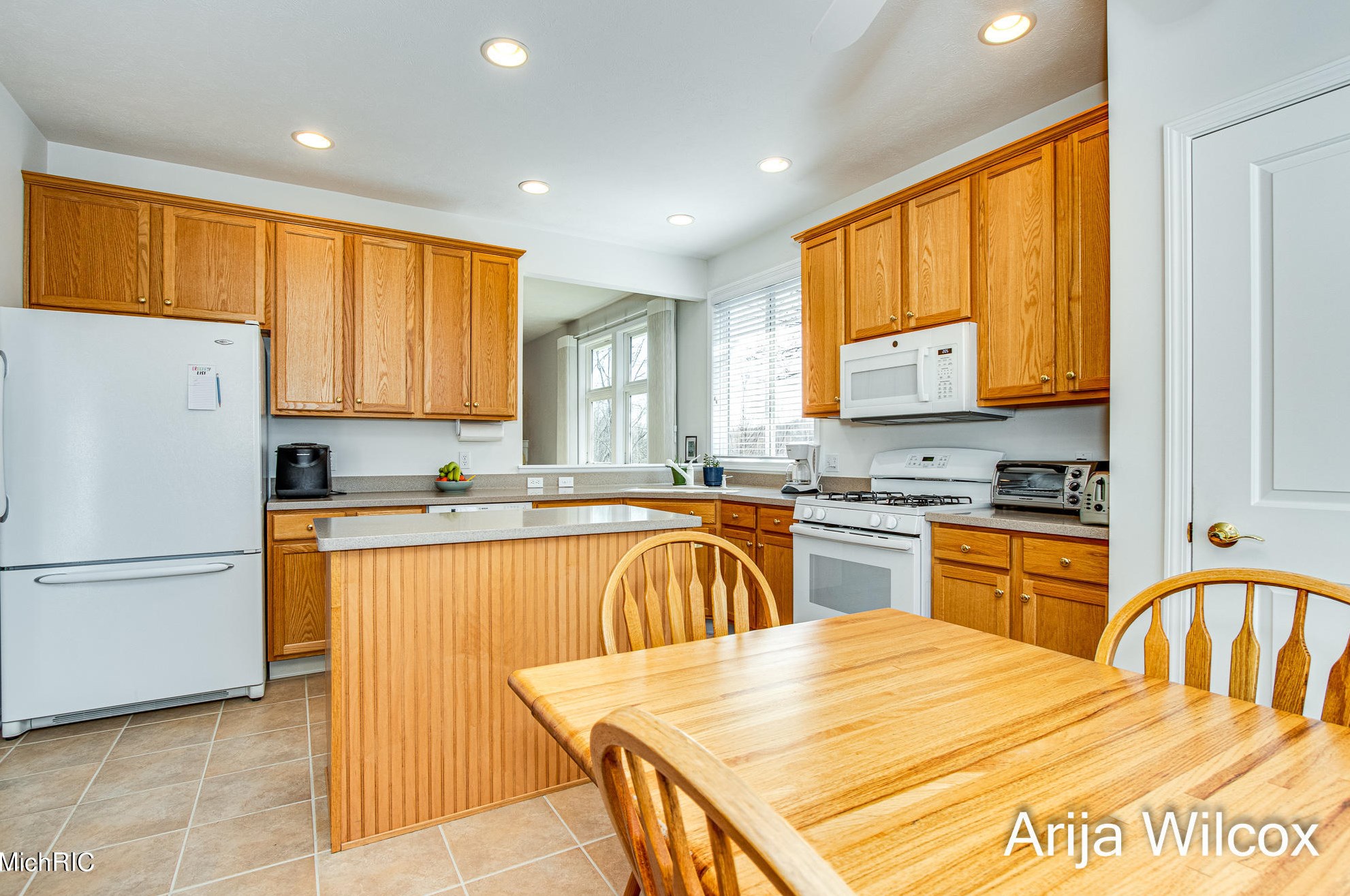 1289 Dogwood Mdw Dr, Ada MI 49301-9436 exterior