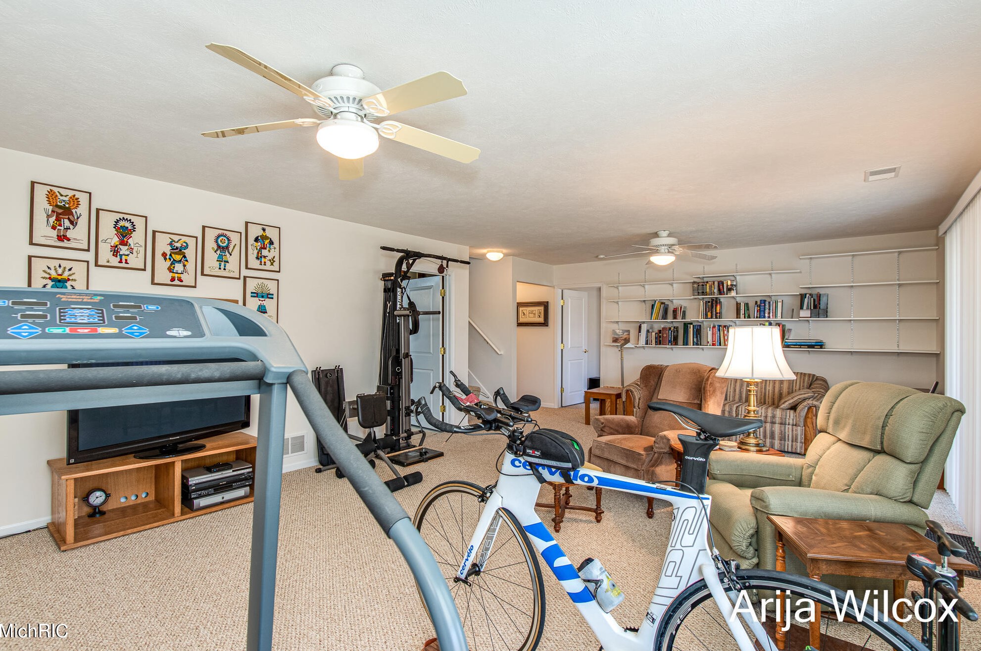 1289 Dogwood Mdw Dr, Ada MI 49301-9436 exterior