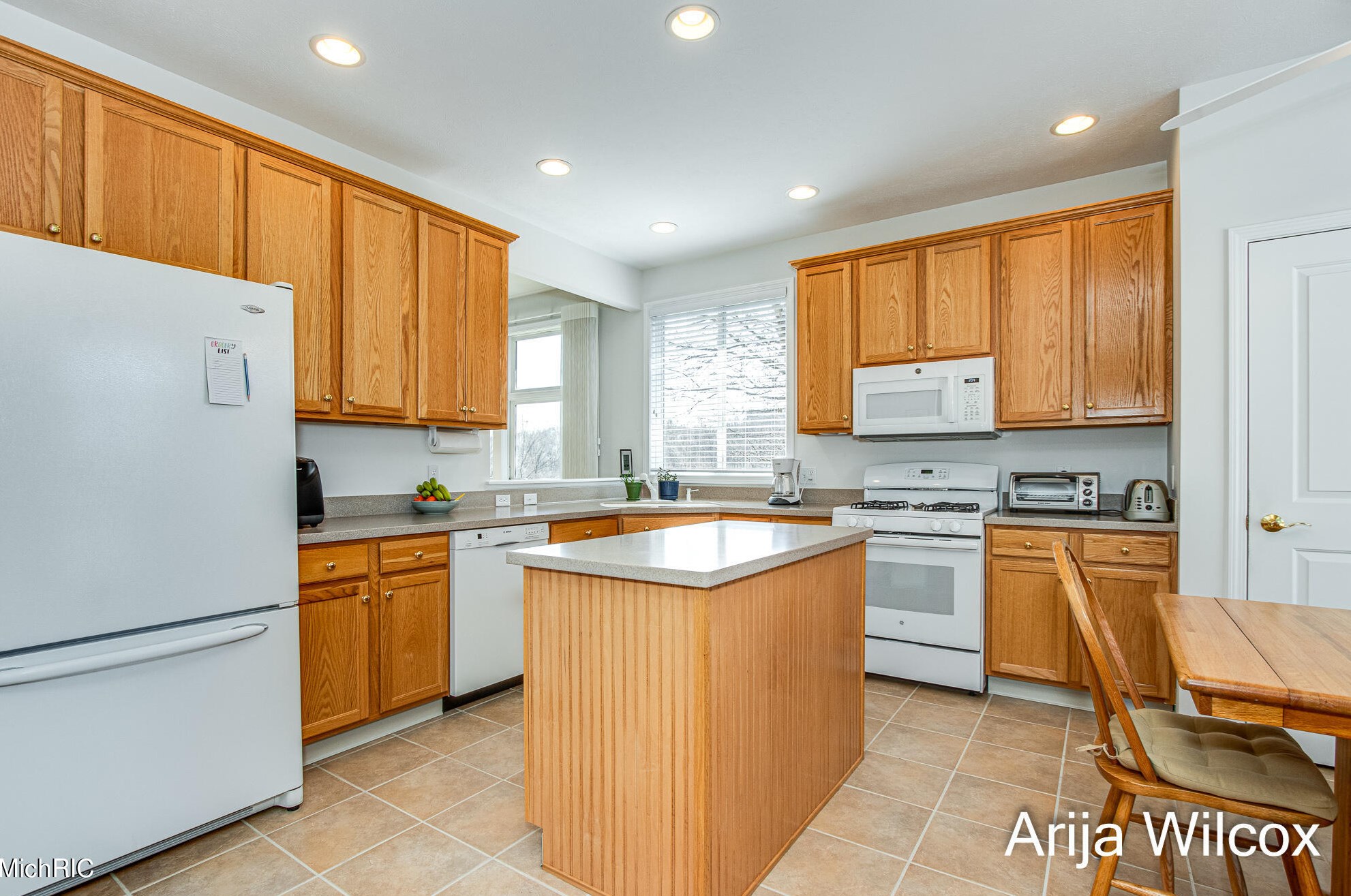 1289 Dogwood Mdw Dr, Ada MI 49301-9436 exterior