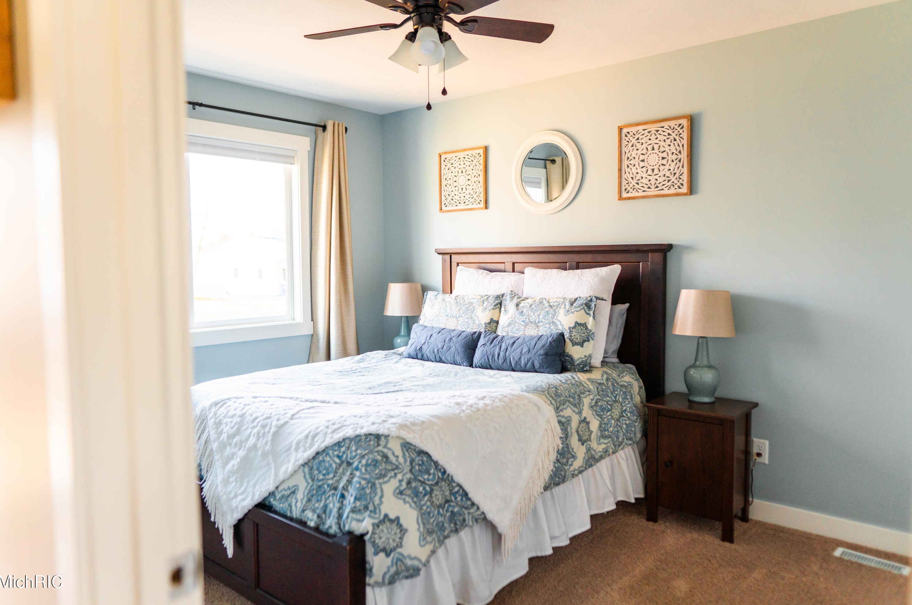 1231 Bradford St, Grand Rapids MI  49503-1313 exterior