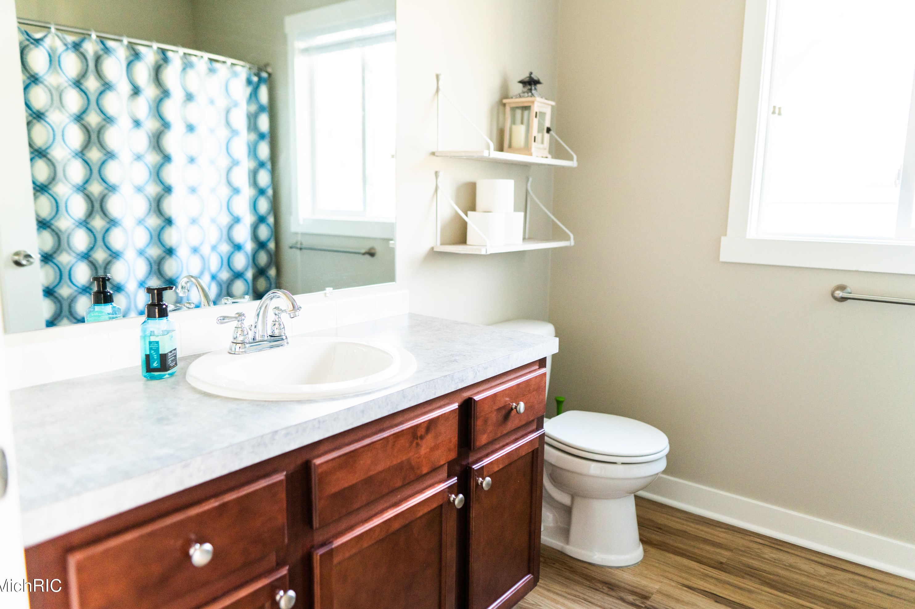 1231 Bradford St, Grand Rapids MI  49503-1313 exterior