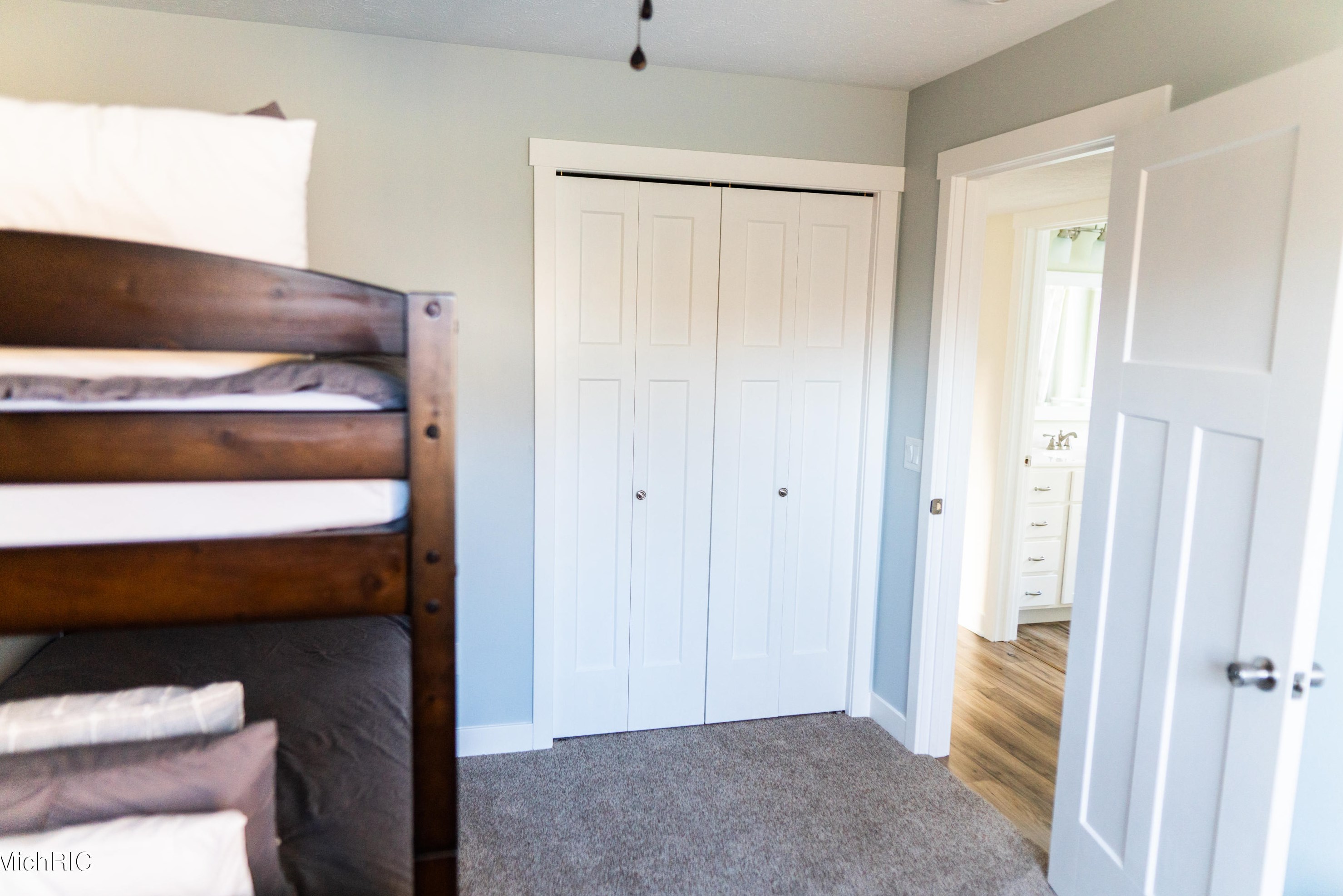 1231 Bradford St, Grand Rapids MI  49503-1313 exterior