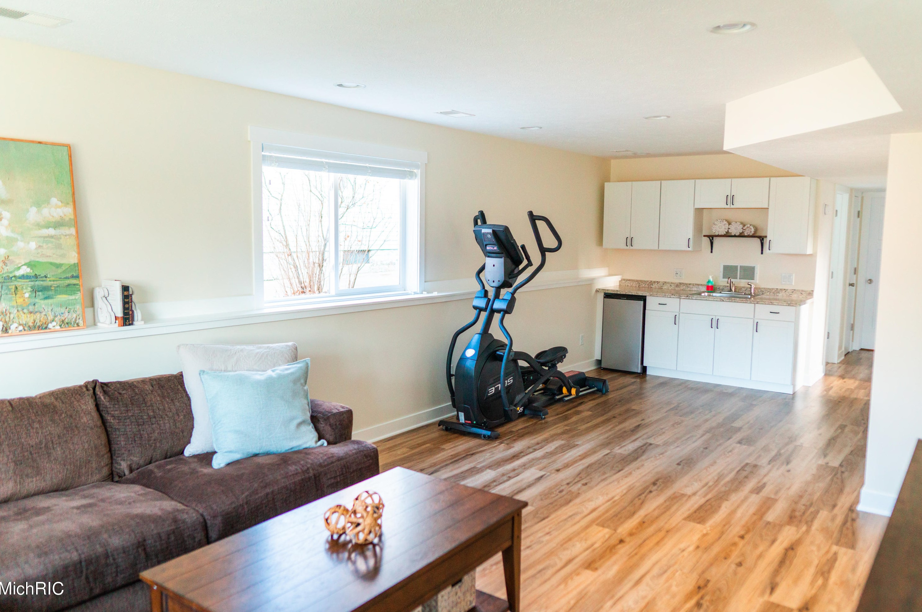 1231 Bradford St, Grand Rapids MI  49503-1313 exterior