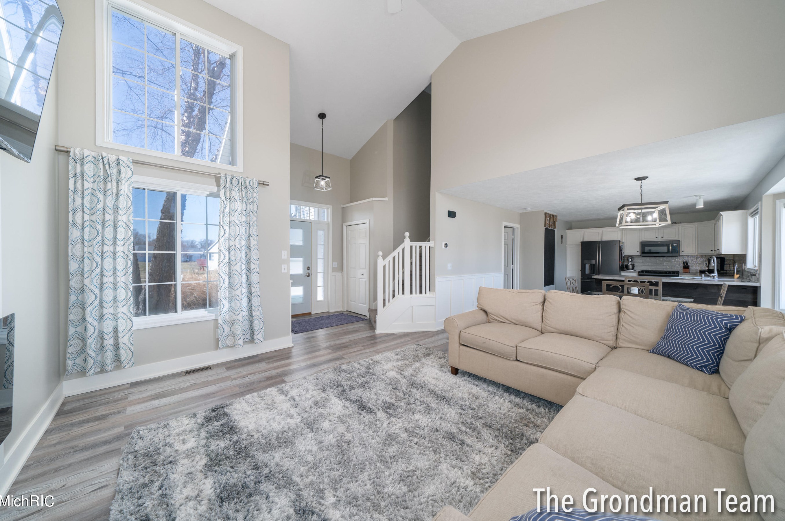 6654 Summer Shores Dr, Grand Rapids MI  49548-6993 exterior