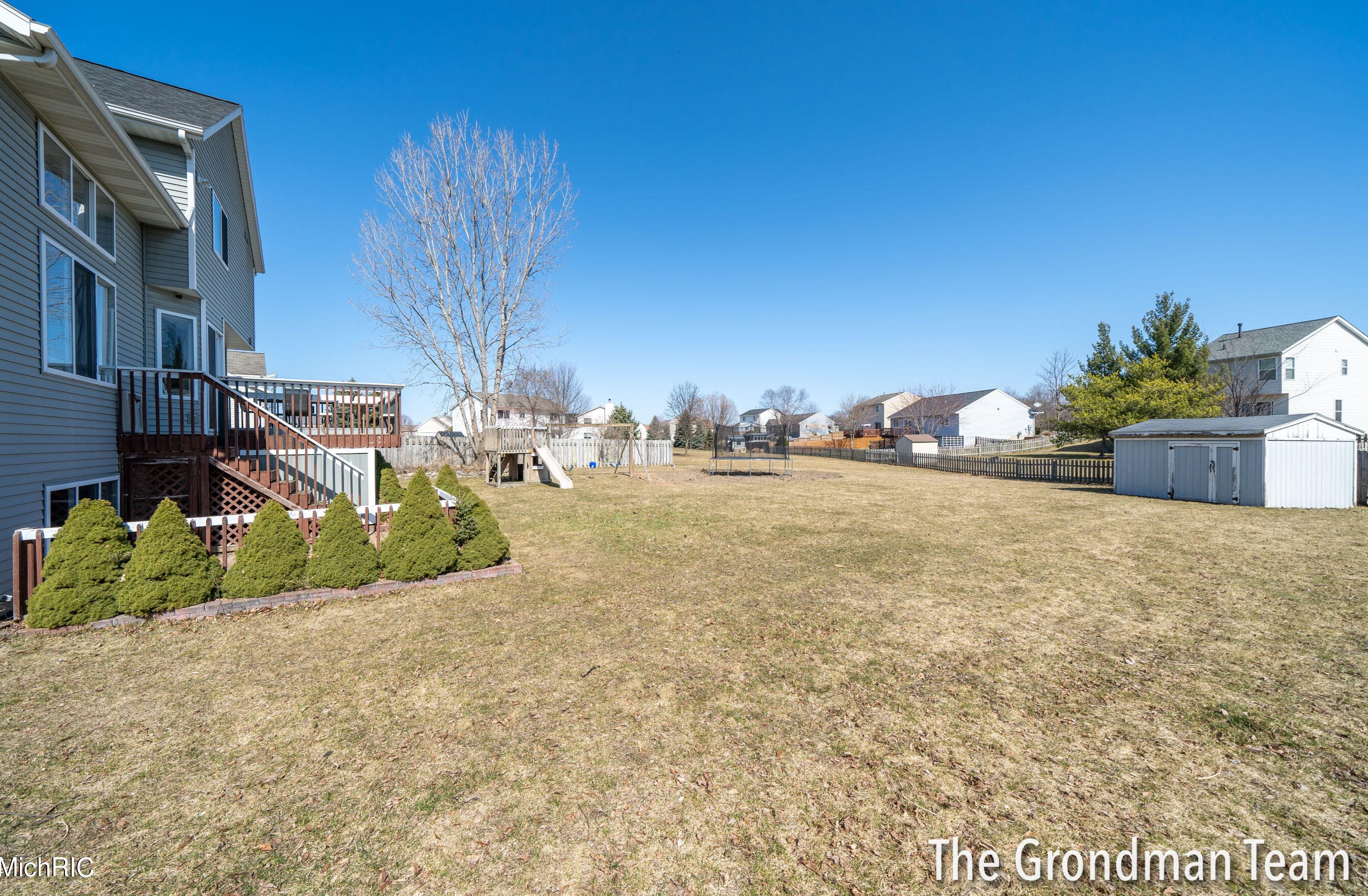 6654 Summer Shores Dr, Grand Rapids MI  49548-6993 exterior