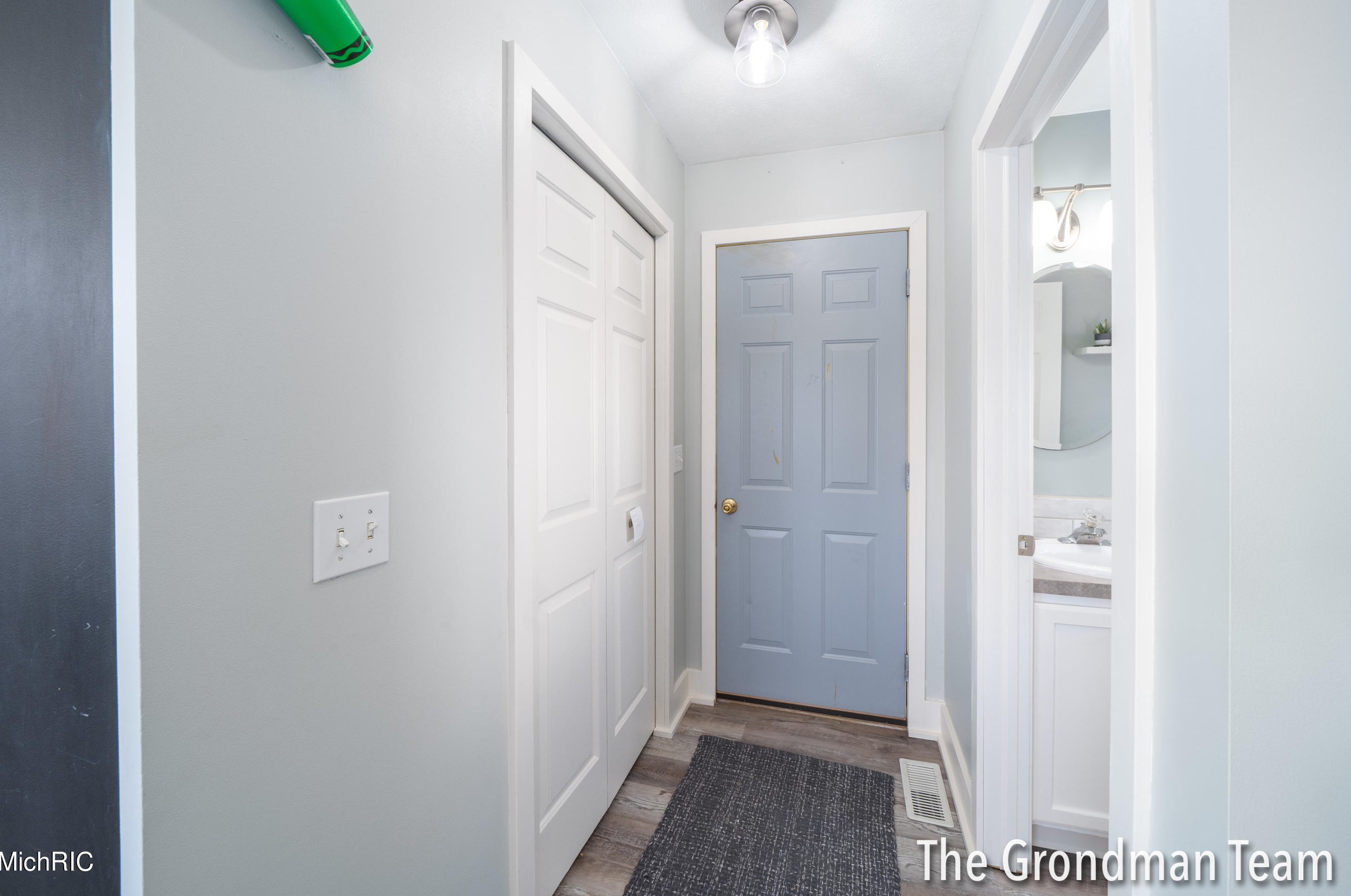 6654 Summer Shores Dr, Grand Rapids MI  49548-6993 exterior