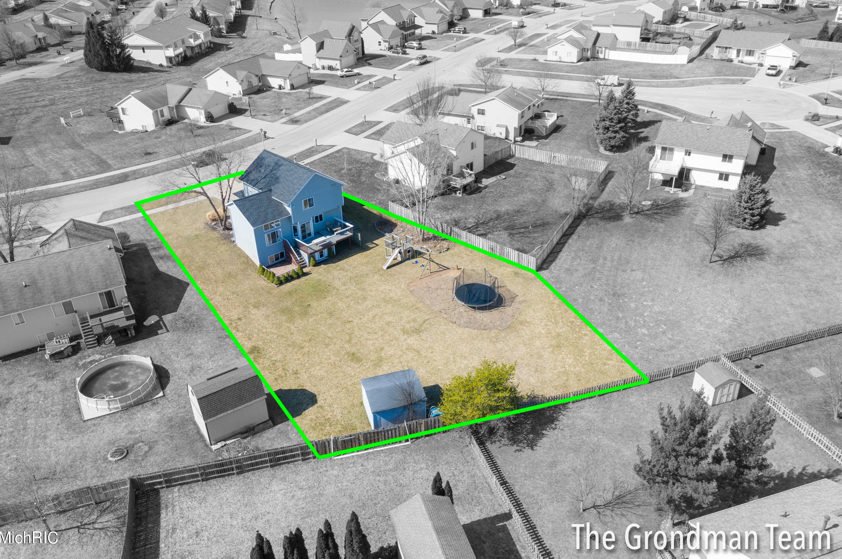 6654 Summer Shores Dr, Grand Rapids MI  49548-6993 exterior