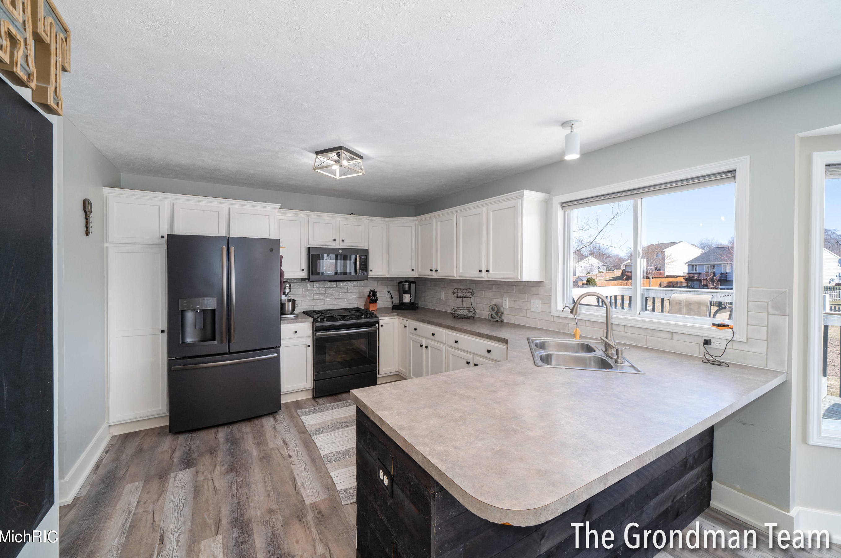 6654 Summer Shores Dr, Grand Rapids MI  49548-6993 exterior