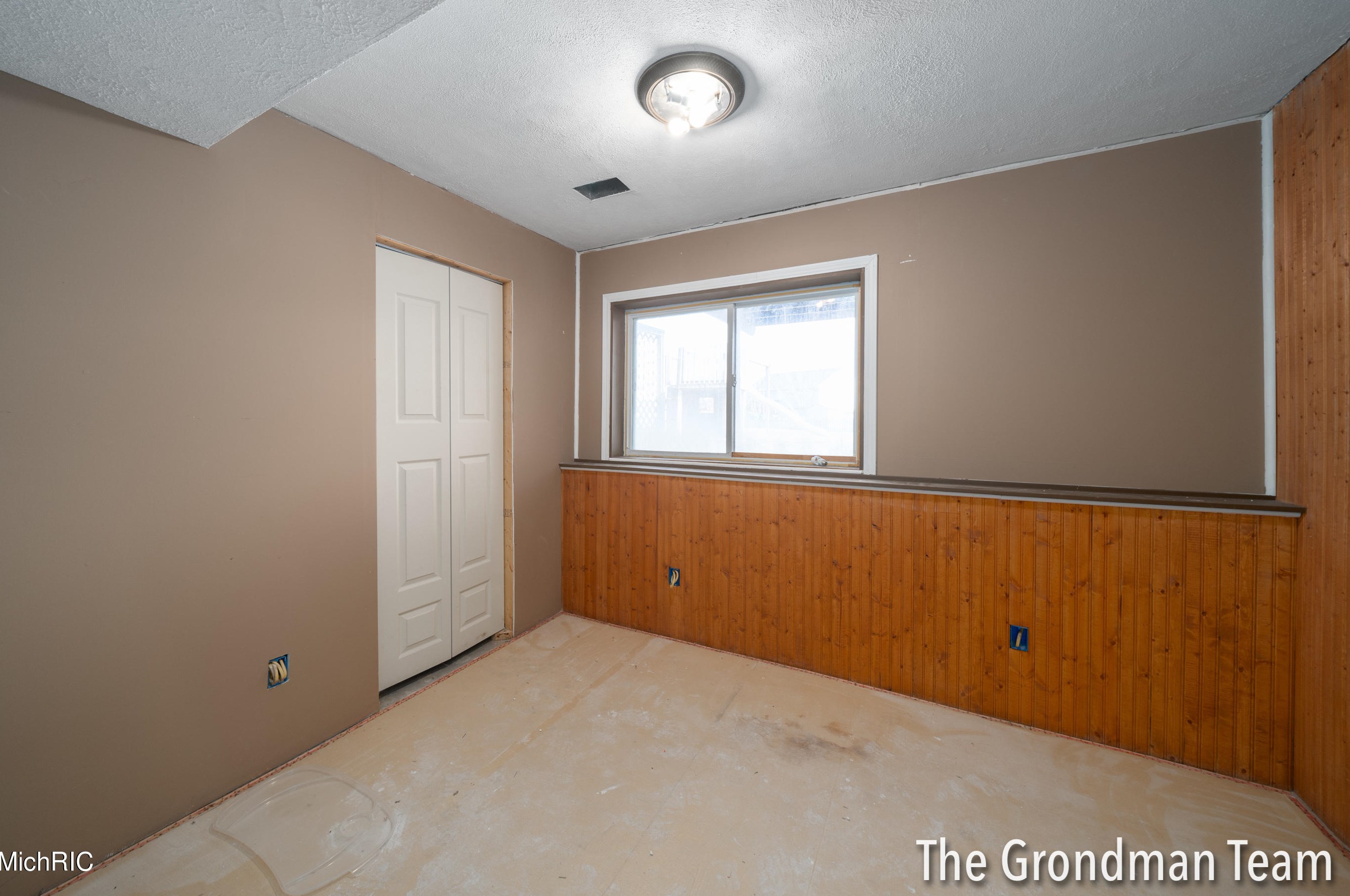 6654 Summer Shores Dr, Grand Rapids MI  49548-6993 exterior