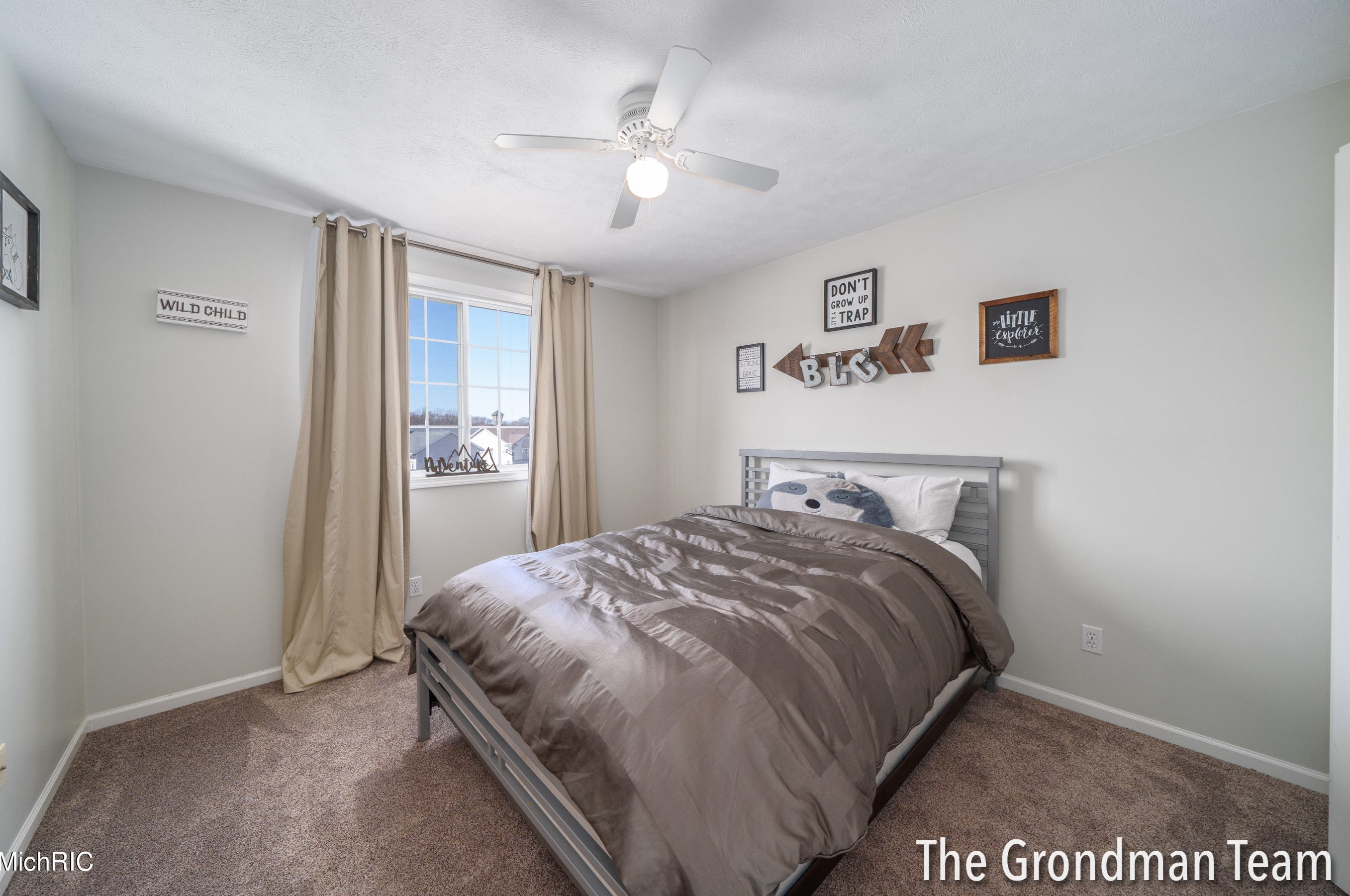 6654 Summer Shores Dr, Grand Rapids MI  49548-6993 exterior