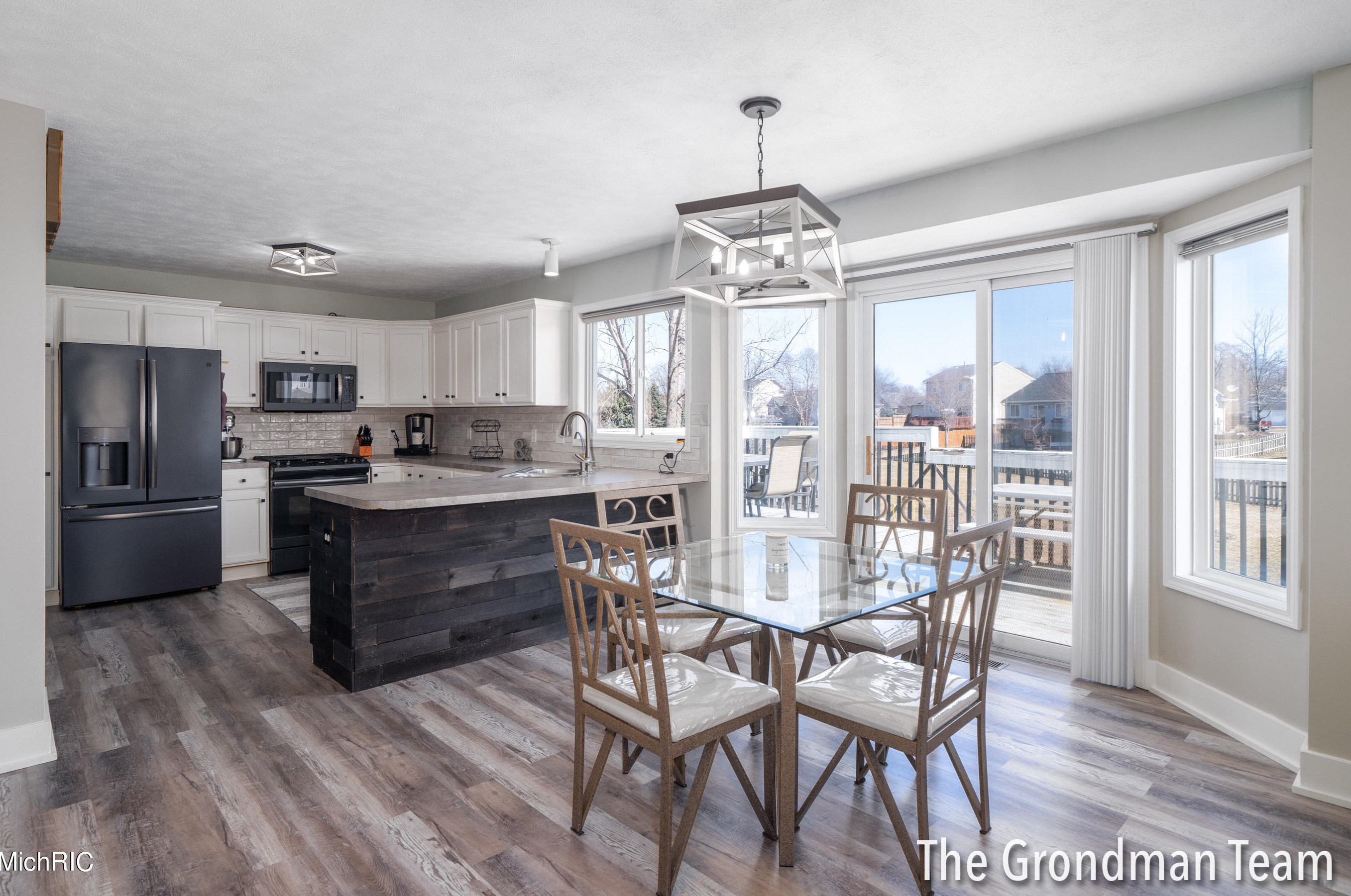 6654 Summer Shores Dr, Grand Rapids MI  49548-6993 exterior