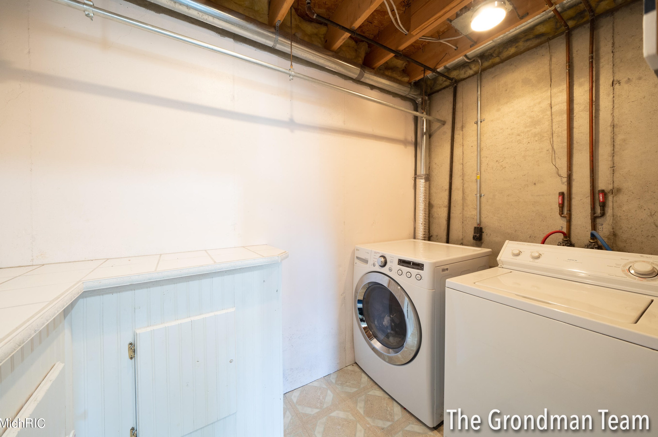 6654 Summer Shores Dr, Grand Rapids MI  49548-6993 exterior