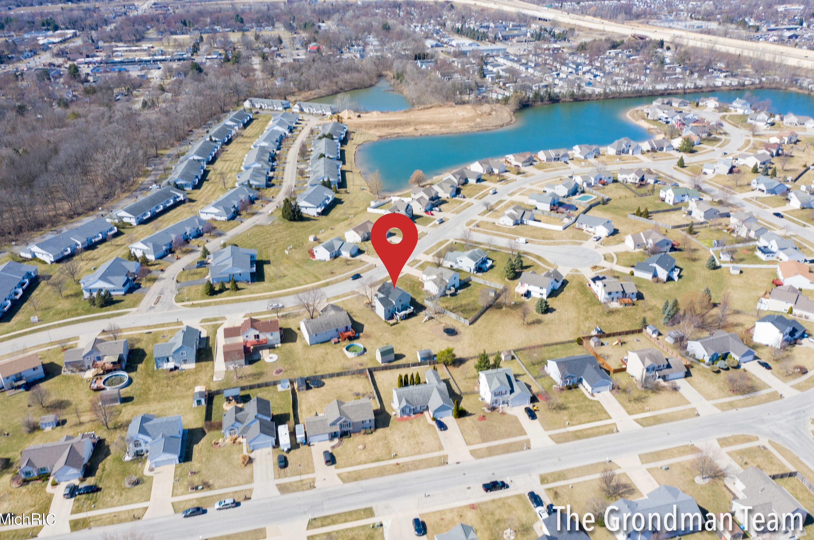 6654 Summer Shores Dr, Grand Rapids MI  49548-6993 exterior