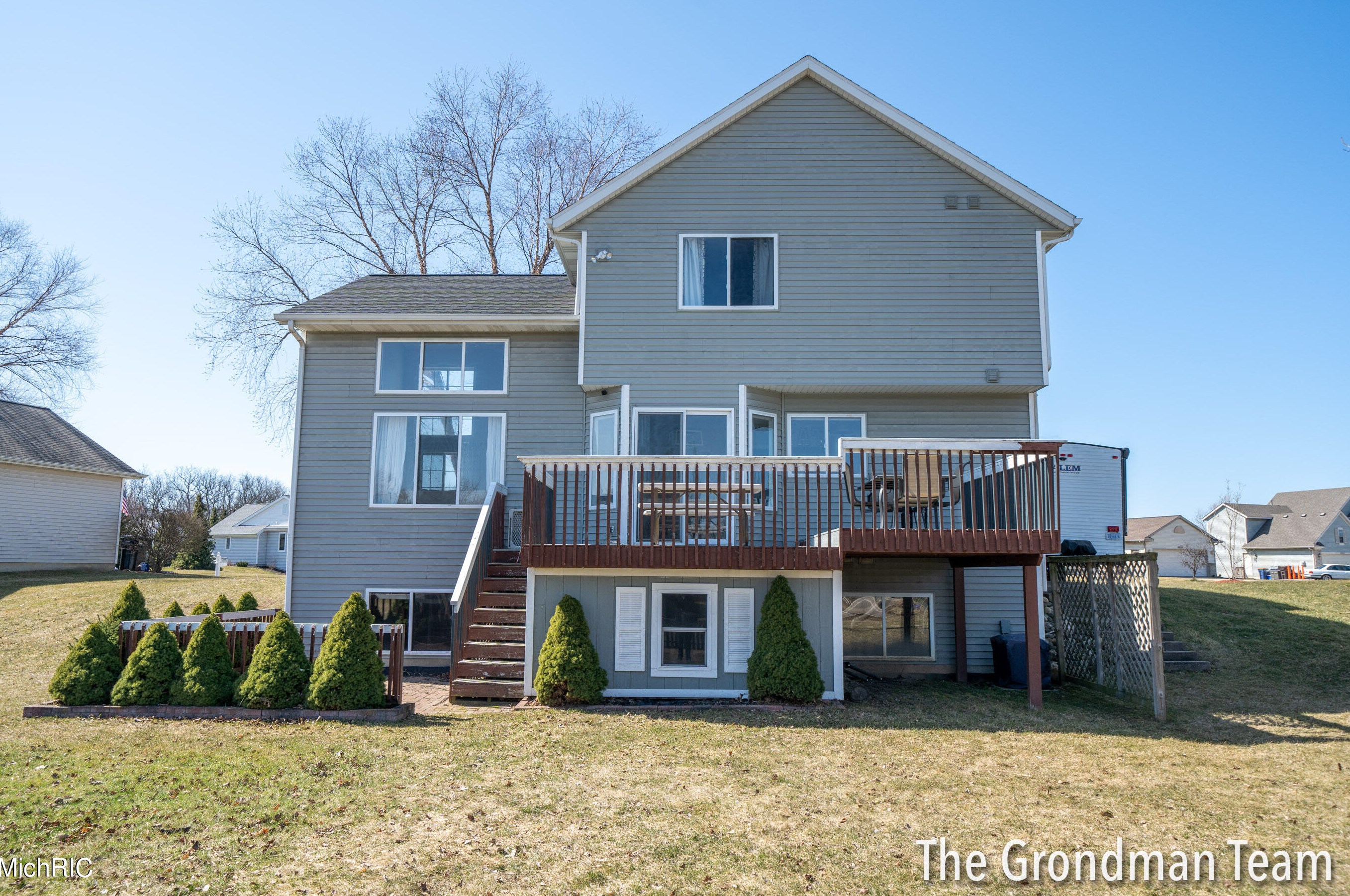 6654 Summer Shores Dr, Grand Rapids MI  49548-6993 exterior