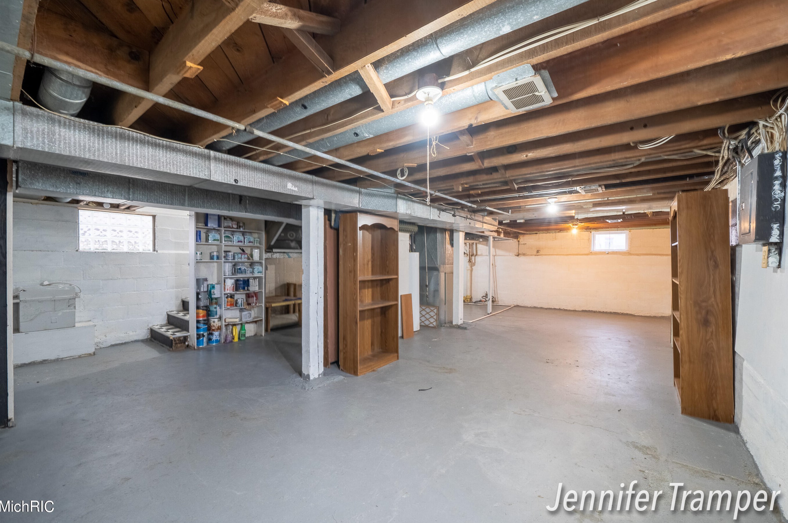 600 Leonard St, Grand Rapids MI  49503-1135 exterior