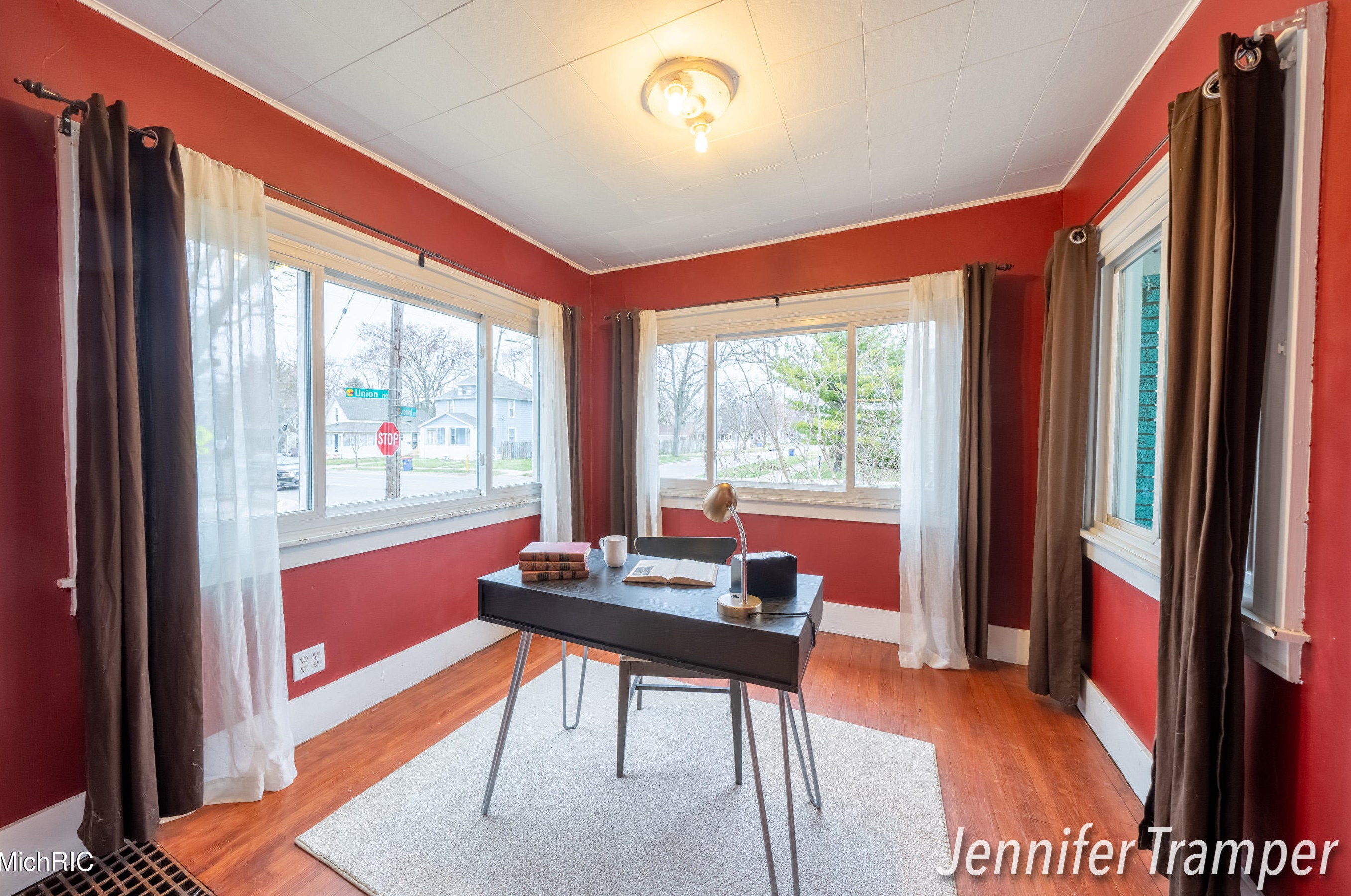 600 Leonard St, Grand Rapids MI  49503-1135 exterior