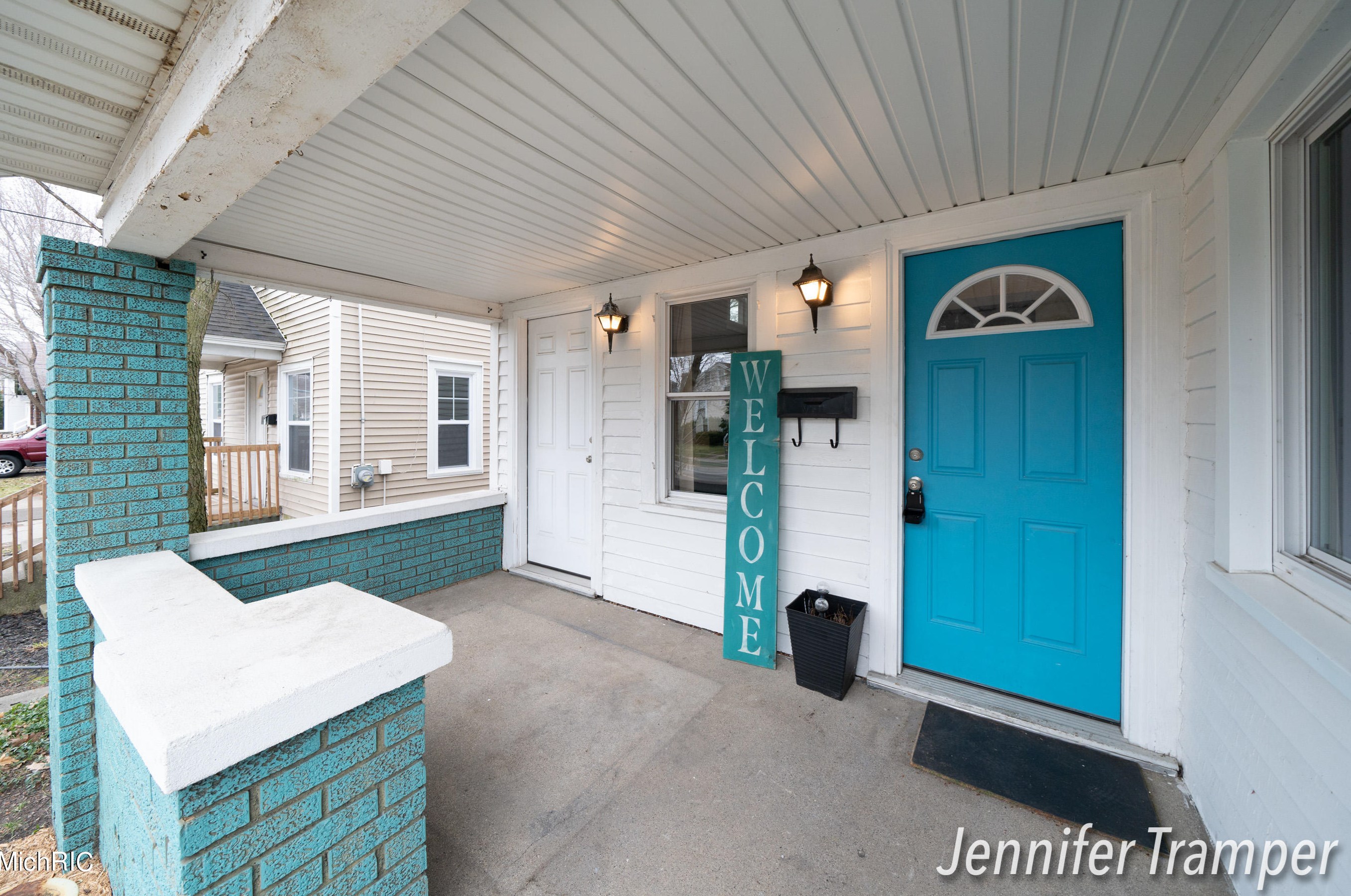 600 Leonard St, Grand Rapids MI  49503-1135 exterior