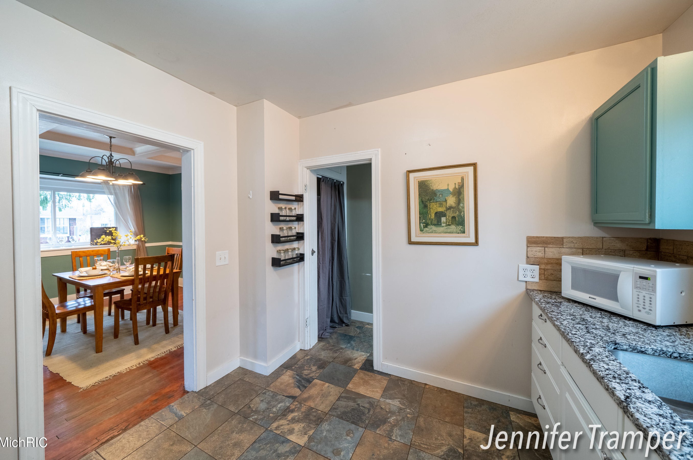 600 Leonard St, Grand Rapids MI  49503-1135 exterior