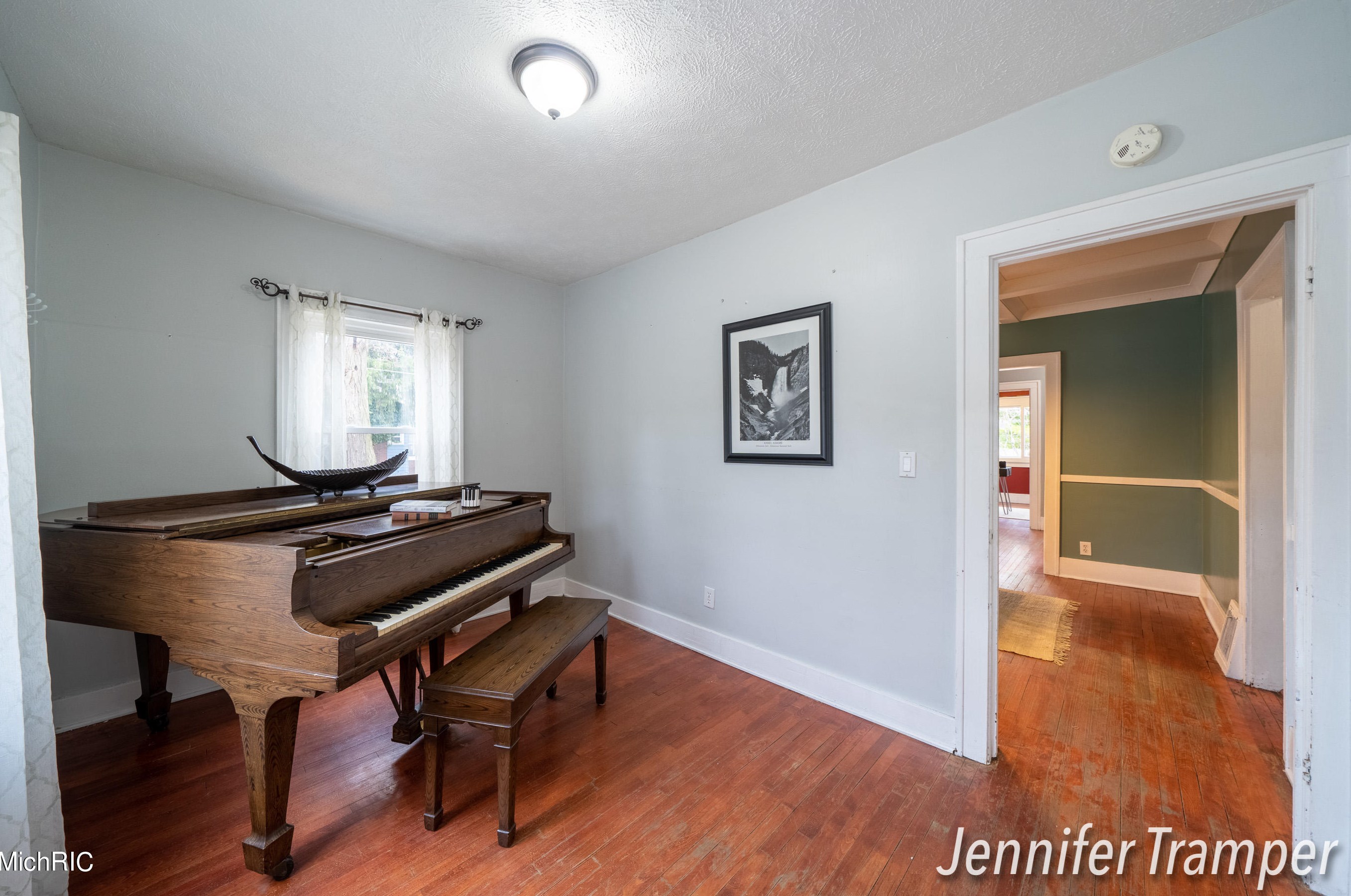 600 Leonard St, Grand Rapids MI  49503-1135 exterior