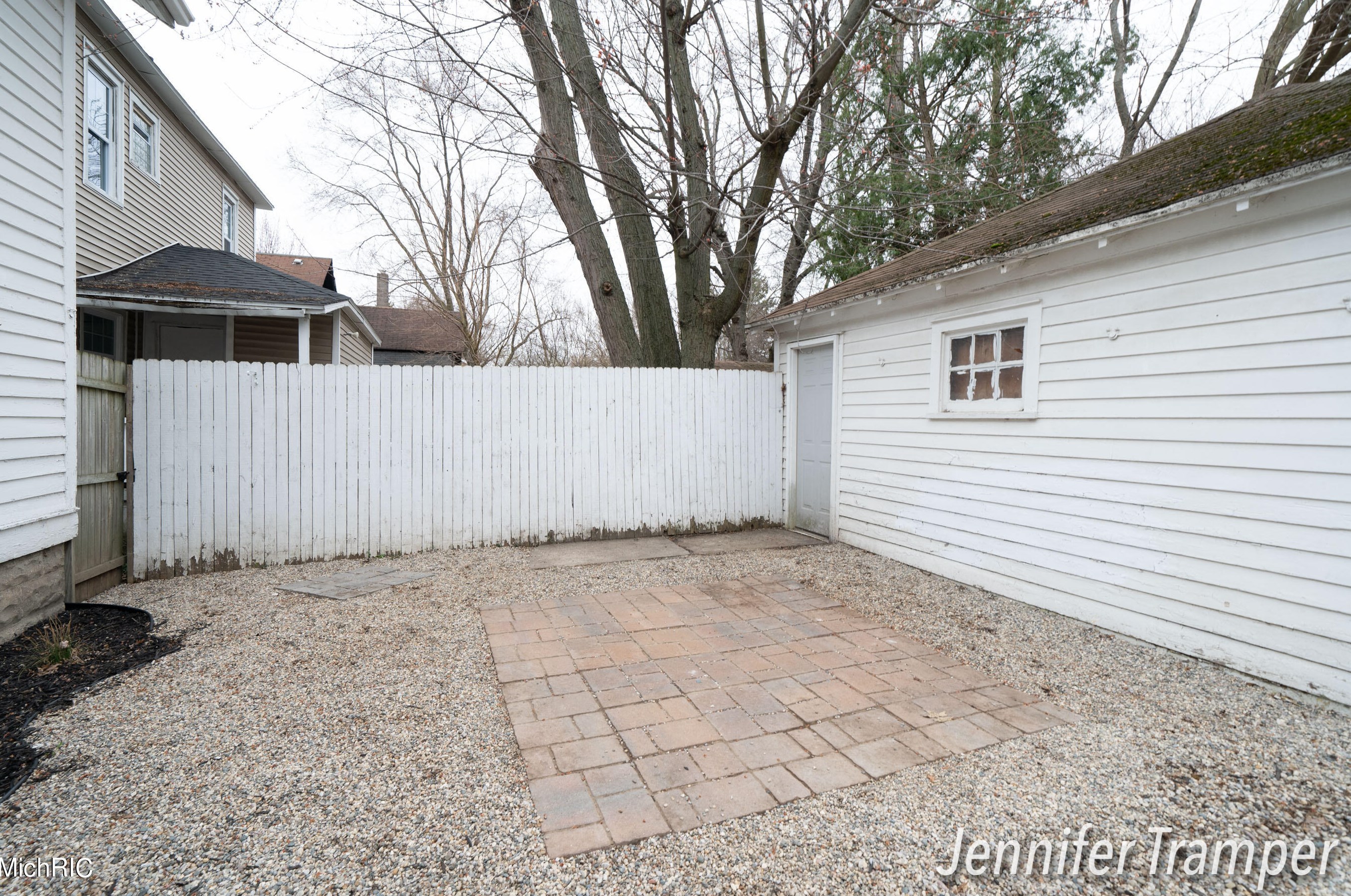 600 Leonard St, Grand Rapids MI  49503-1135 exterior