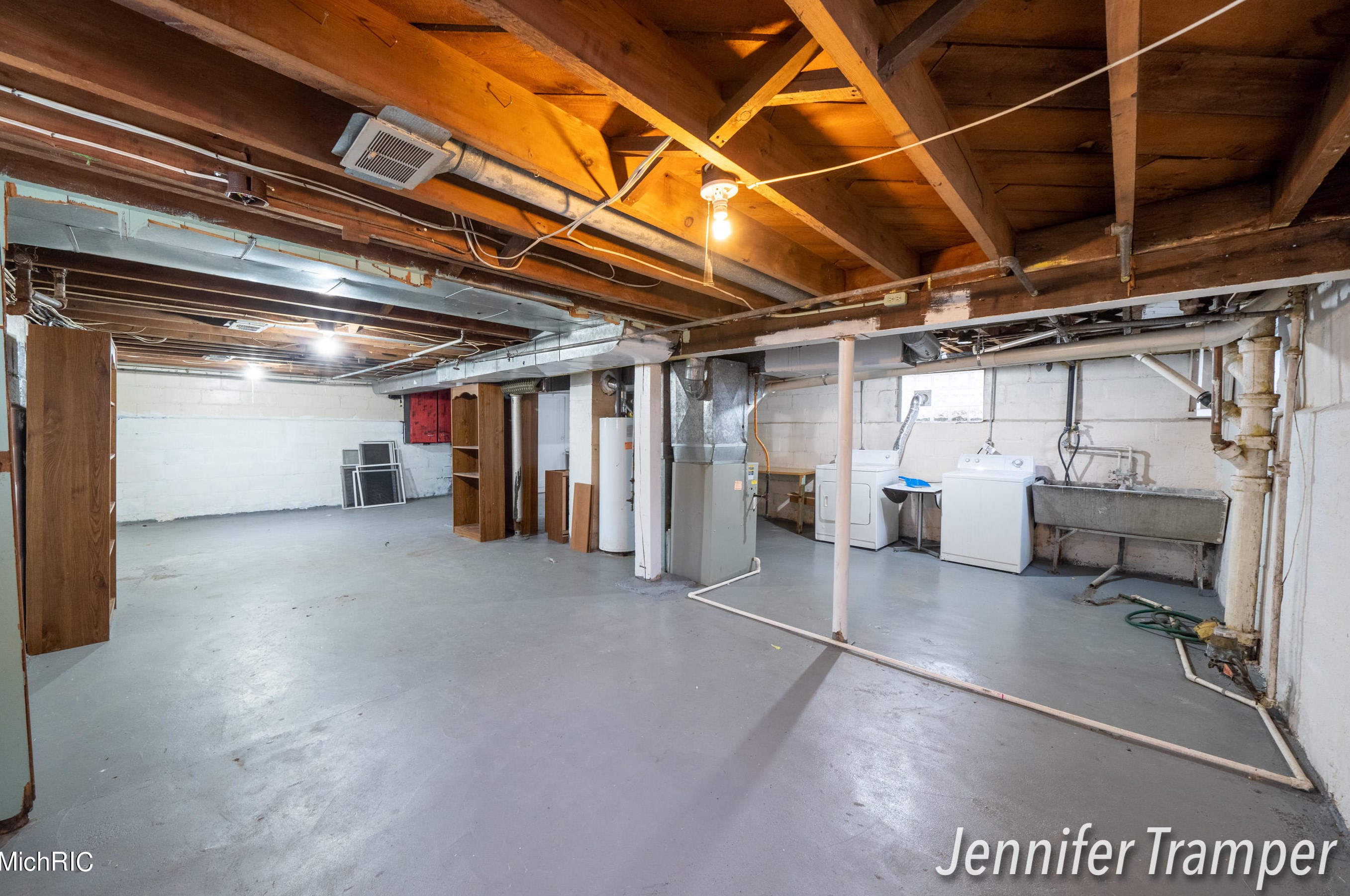 600 Leonard St, Grand Rapids MI  49503-1135 exterior