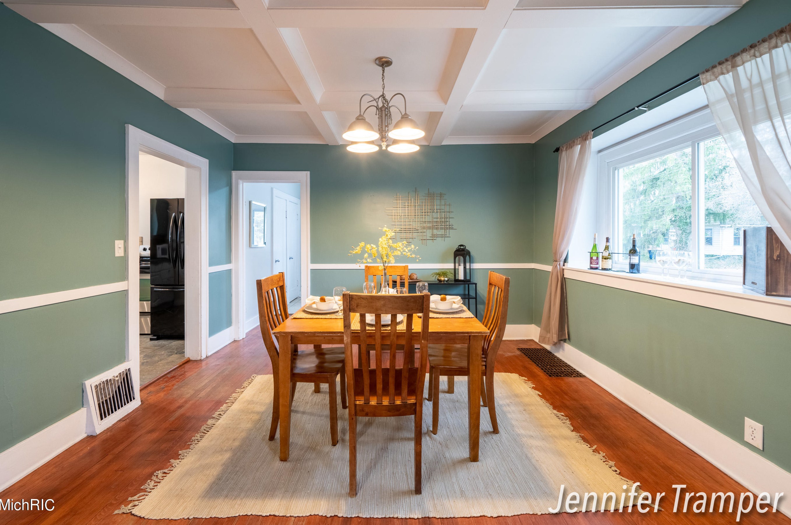 600 Leonard St, Grand Rapids MI  49503-1135 exterior