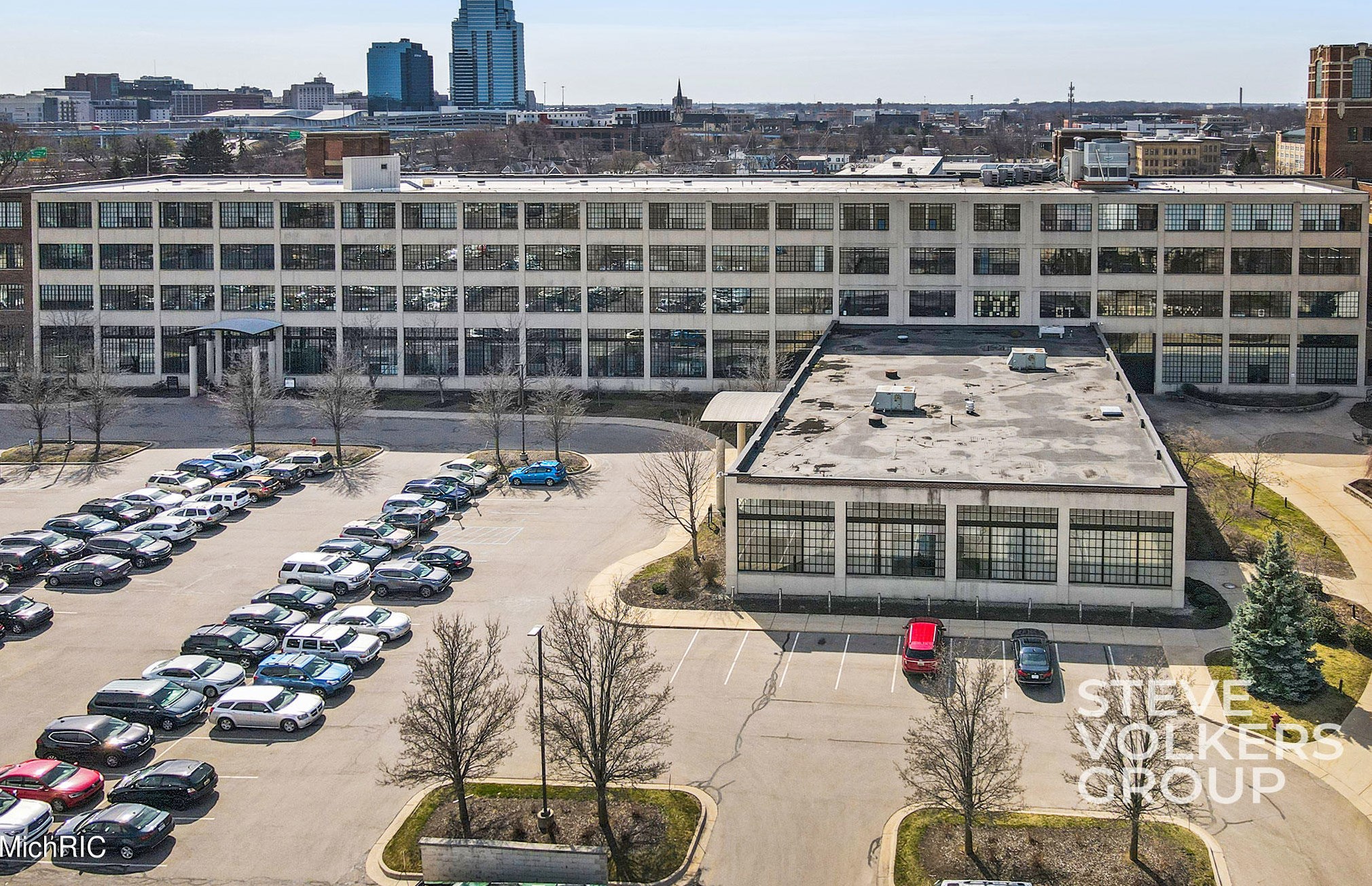 801 Broadway Ave, Grand Rapids MI 49504-4459 exterior