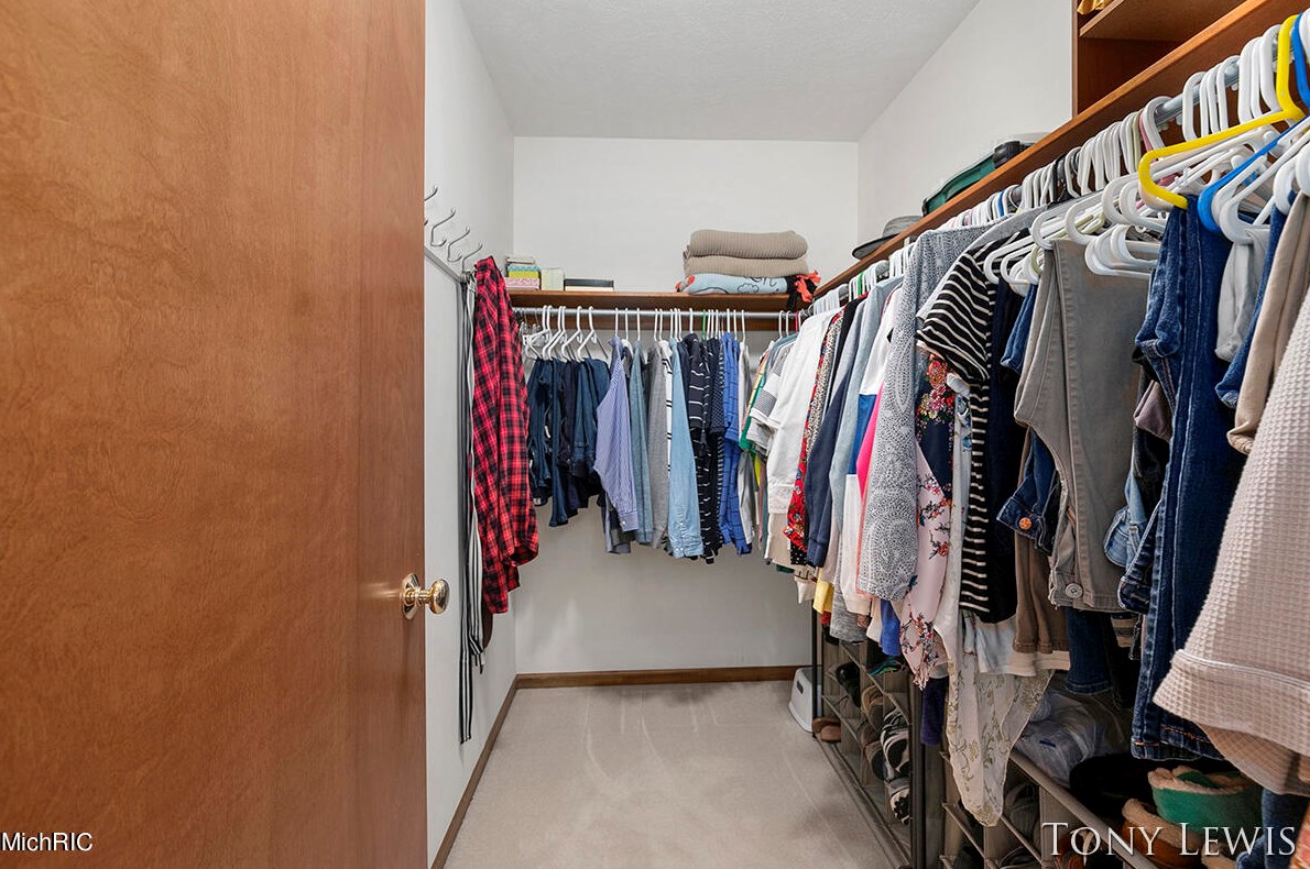 3891 Old Elm Dr, Grand Rapids MI  49512-9528 exterior