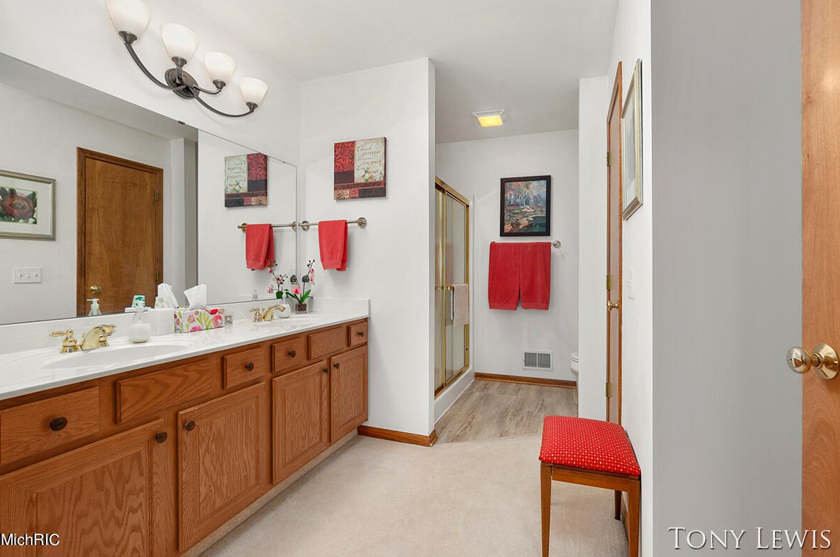 3891 Old Elm Dr, Grand Rapids MI  49512-9528 exterior