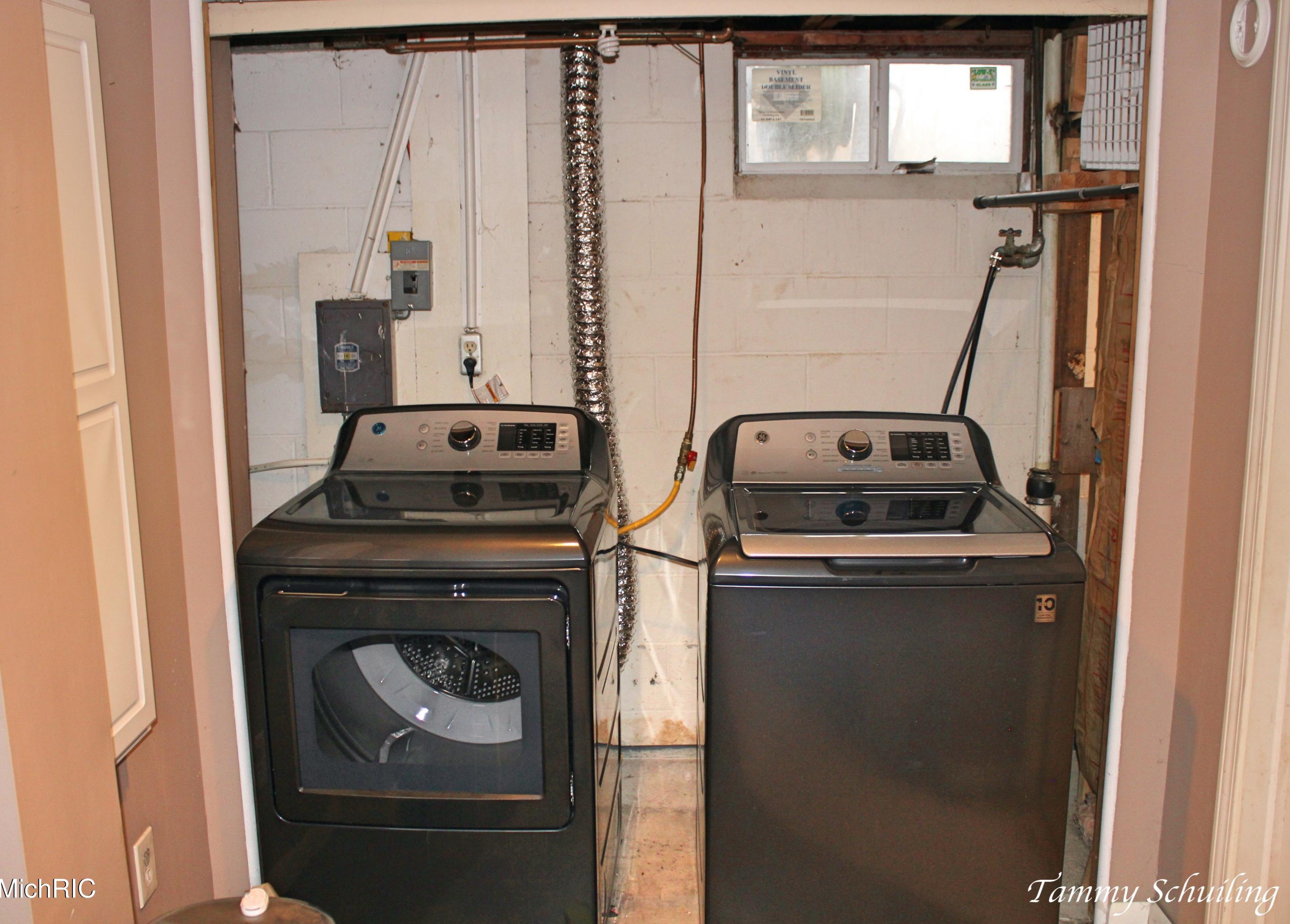 319 Doris St, Sparta MI 49345-1005 exterior