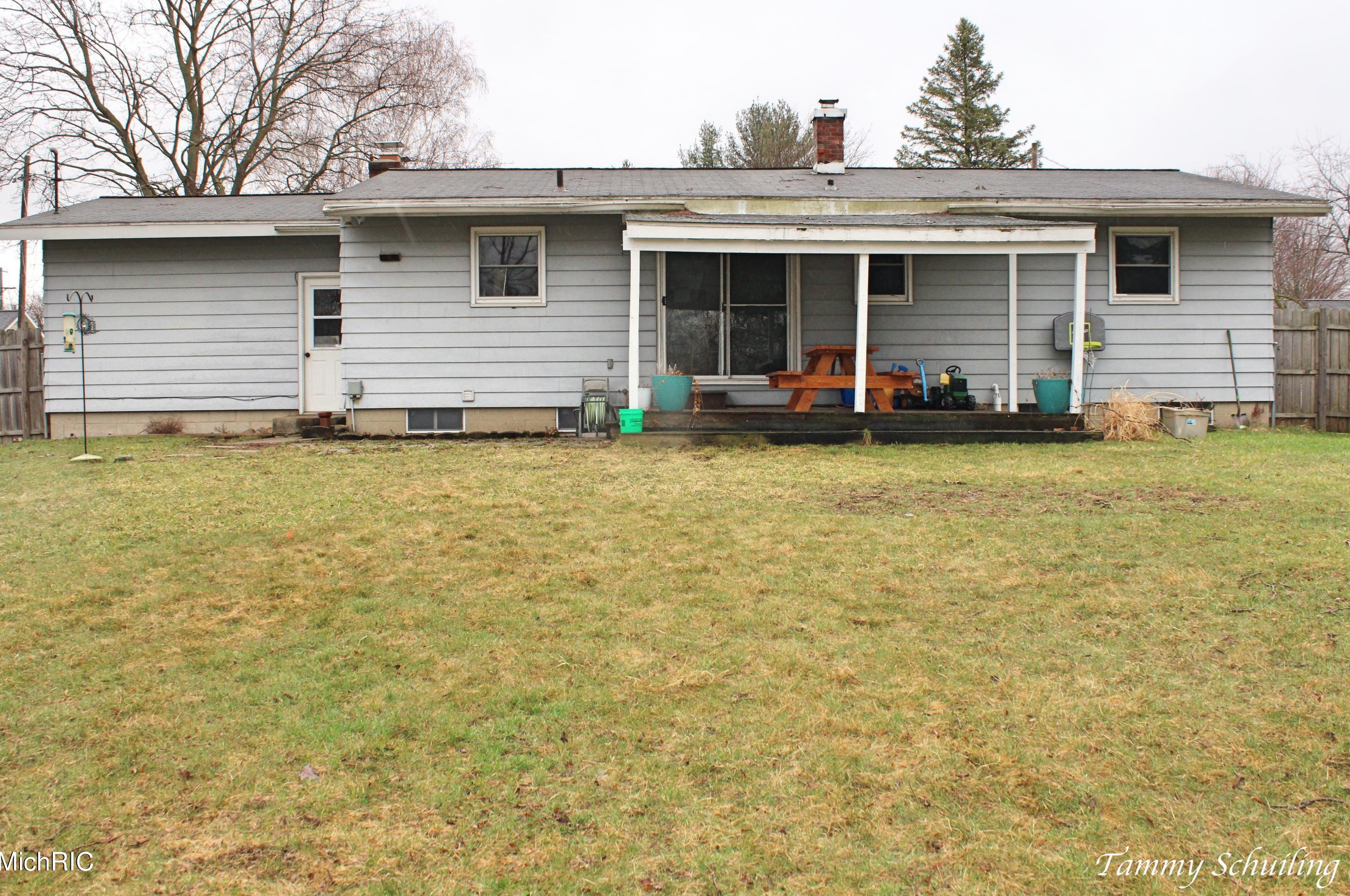 319 Doris St, Sparta MI 49345-1005 exterior