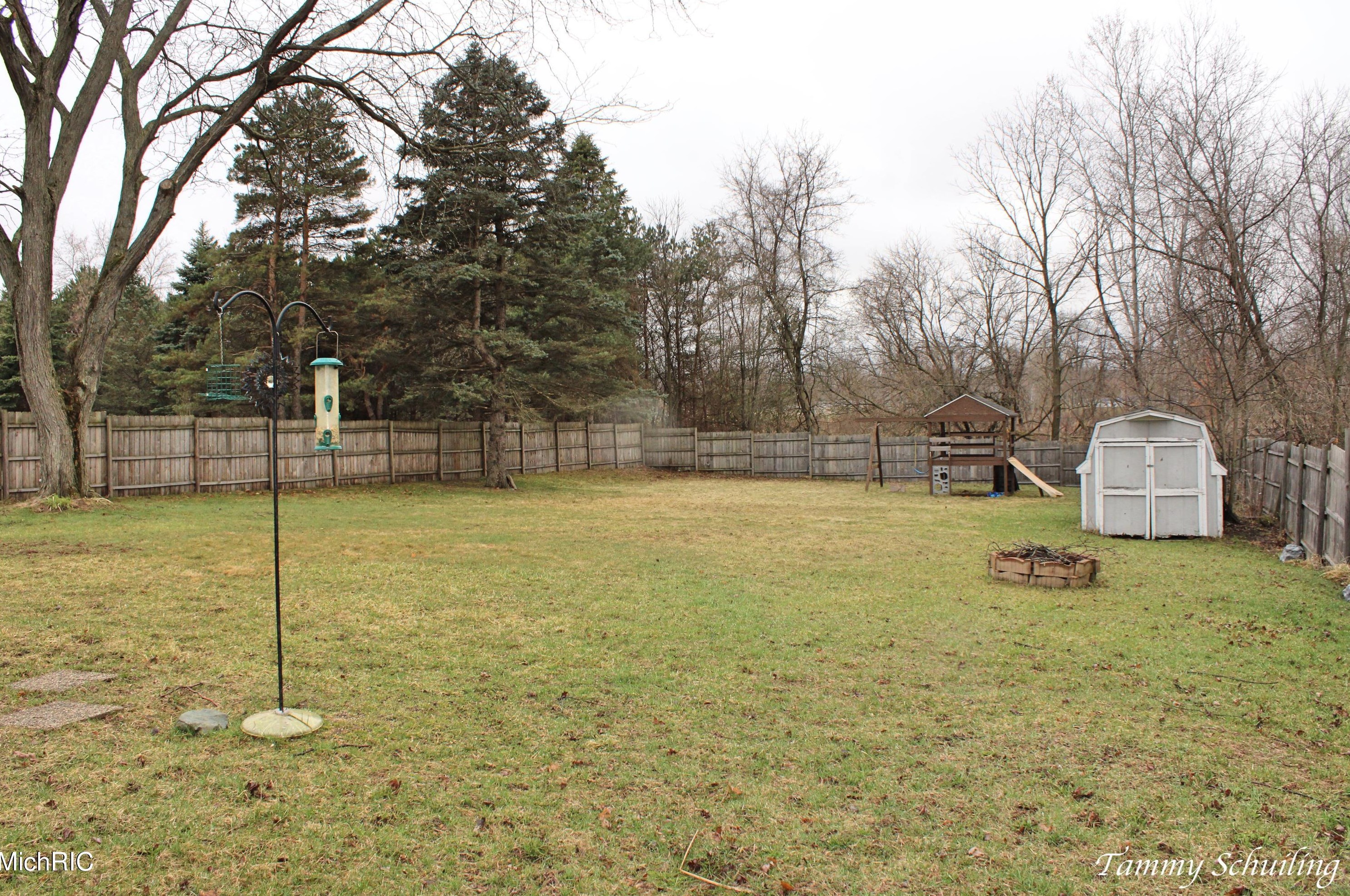 319 Doris St, Sparta MI 49345-1005 exterior